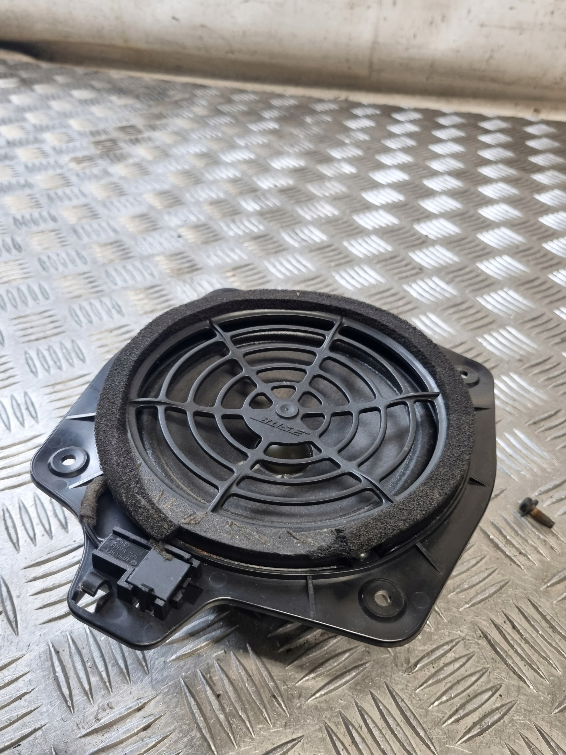 speaker left rear part BOSE AUDI A4 B6 CABRIO