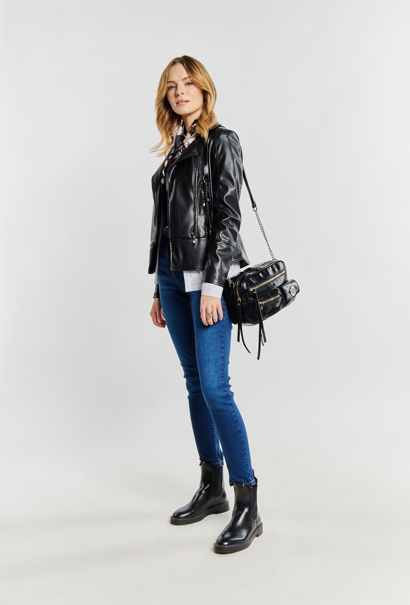 Monnari Torebka Kuferek Listonoszka Czarny Kroko EAN (GTIN) 5904528674031