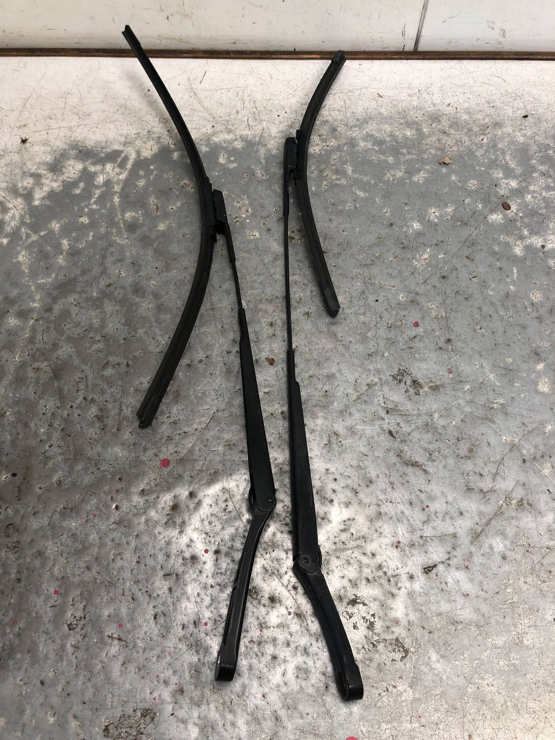 Bracci tergicristallo KOMPLET VW PASSAT B7 3AB955410 3AB955409