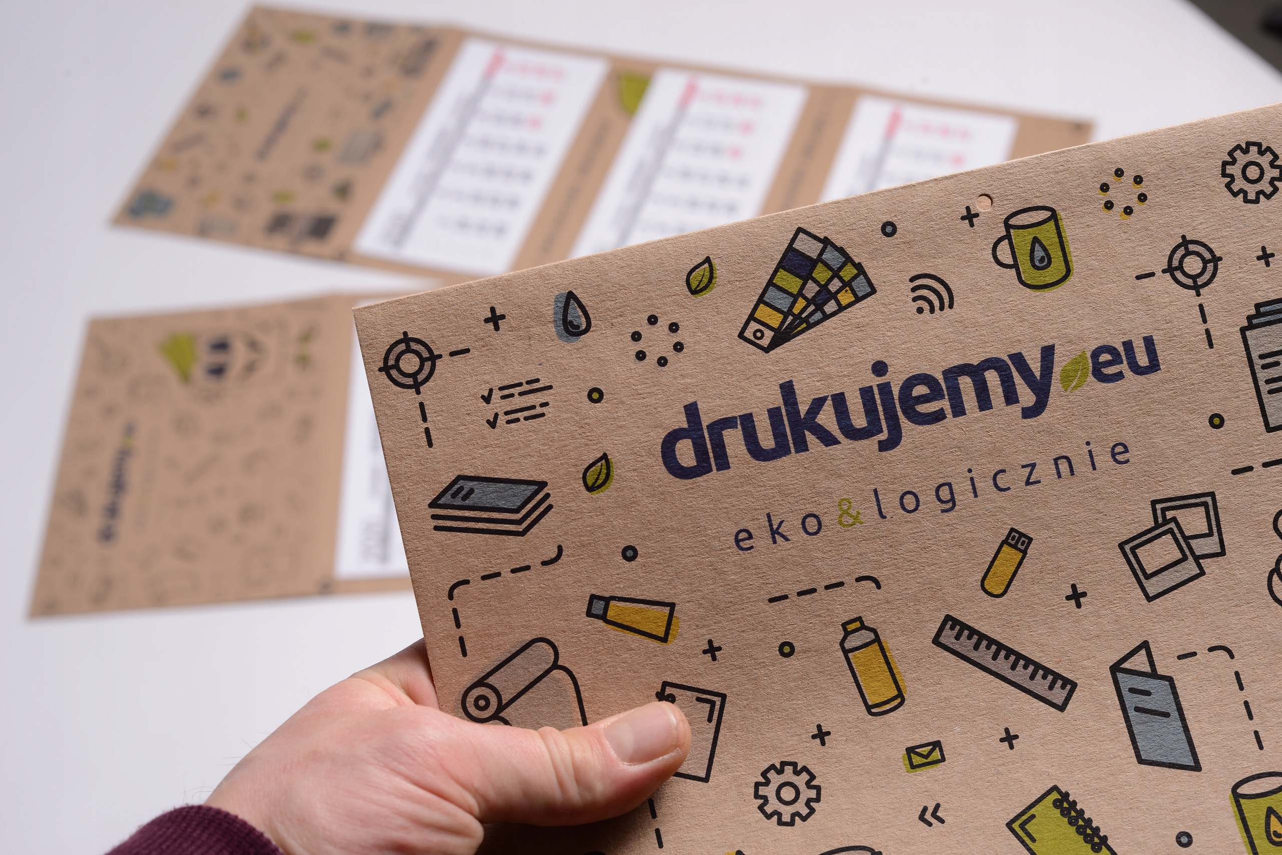 KALENDARZ trójdzielny EKO-logiczny jakość premium Rodzaj ścienny