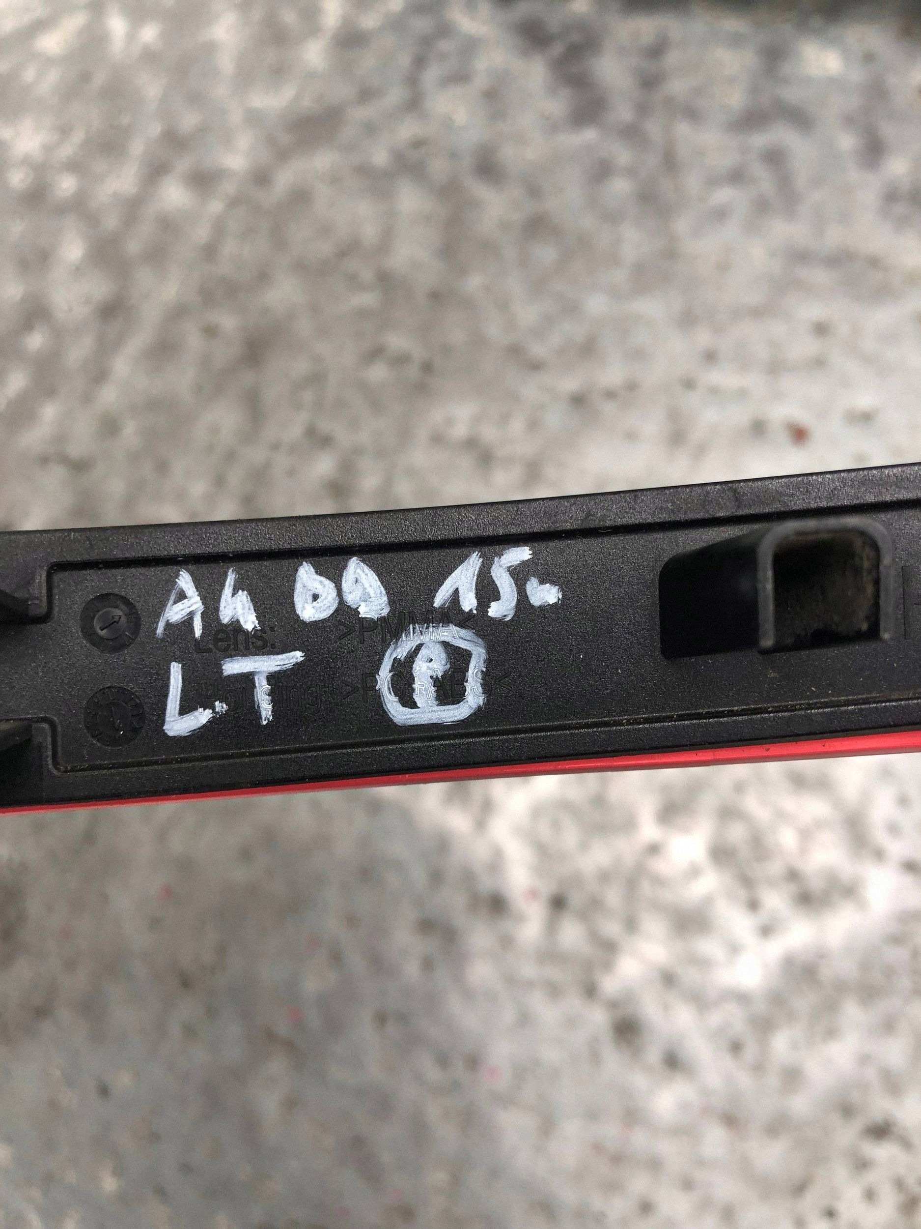 ODBLASK der Stoßstange links heck AUDI A4 B9 8W0945105D