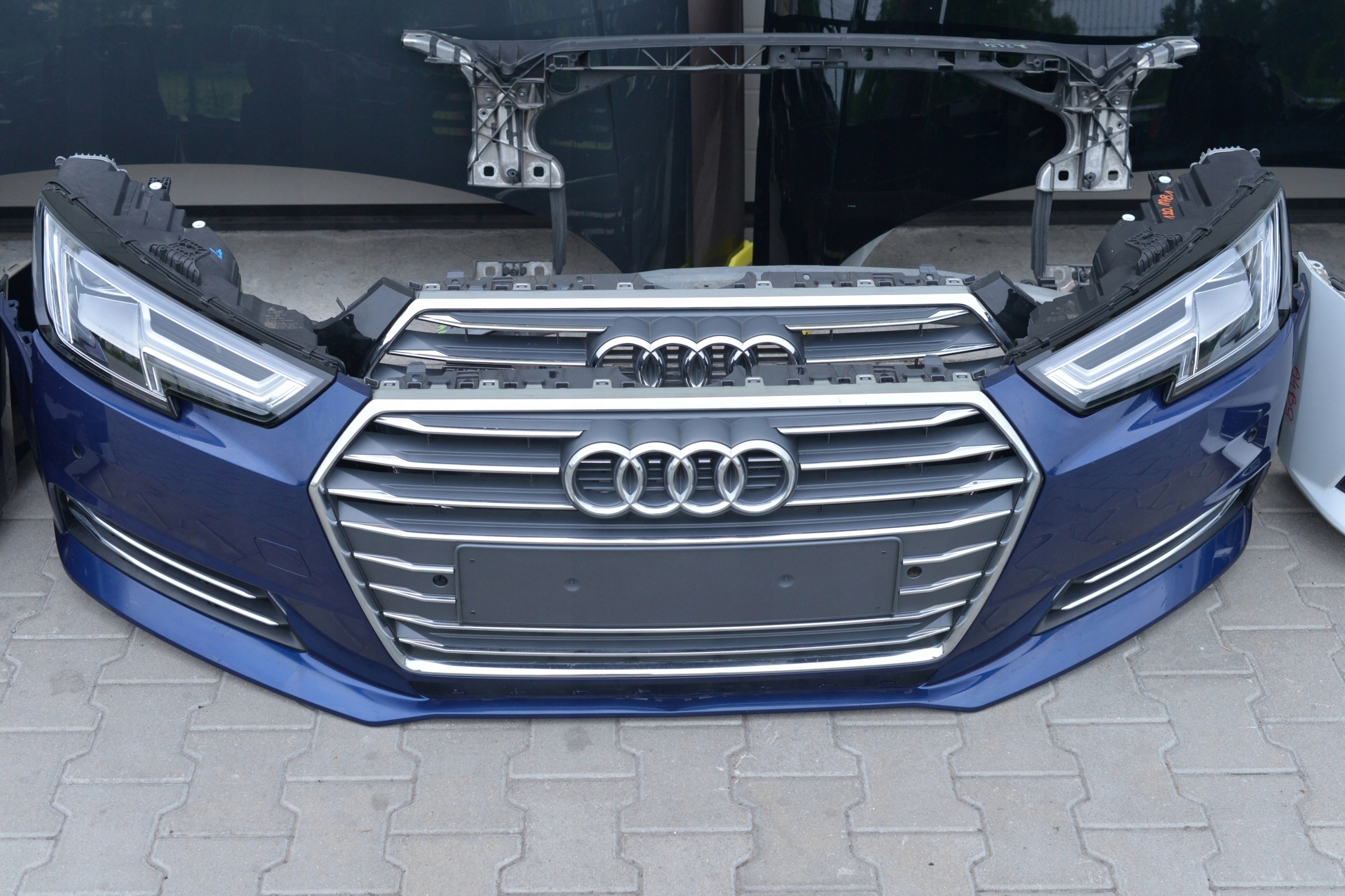 AUDI A4 B9 8W 2016-2024 MASKA POKRYWA SILNIKA 8W0823029A Jakość części (zgodnie z GVO) O - oryginał z logo producenta pojazdu (OE)