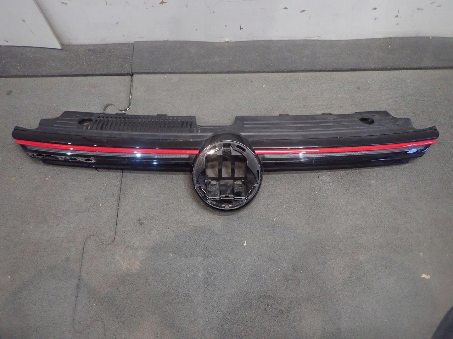 Grill VW GOLF VIII GTI 5H0853653
