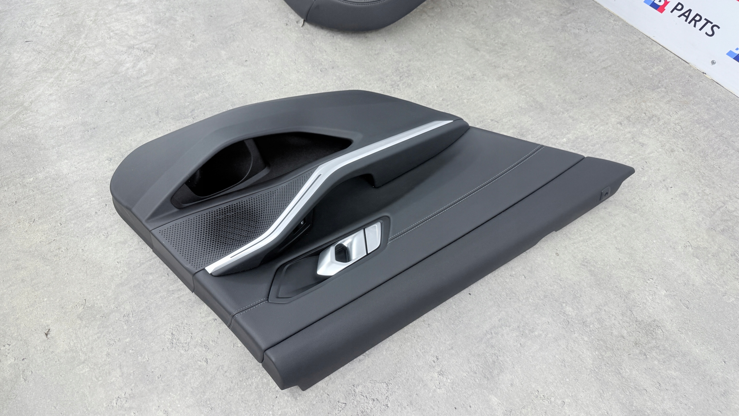 BMW G01 X3 seats side black leather heated EUR KPL