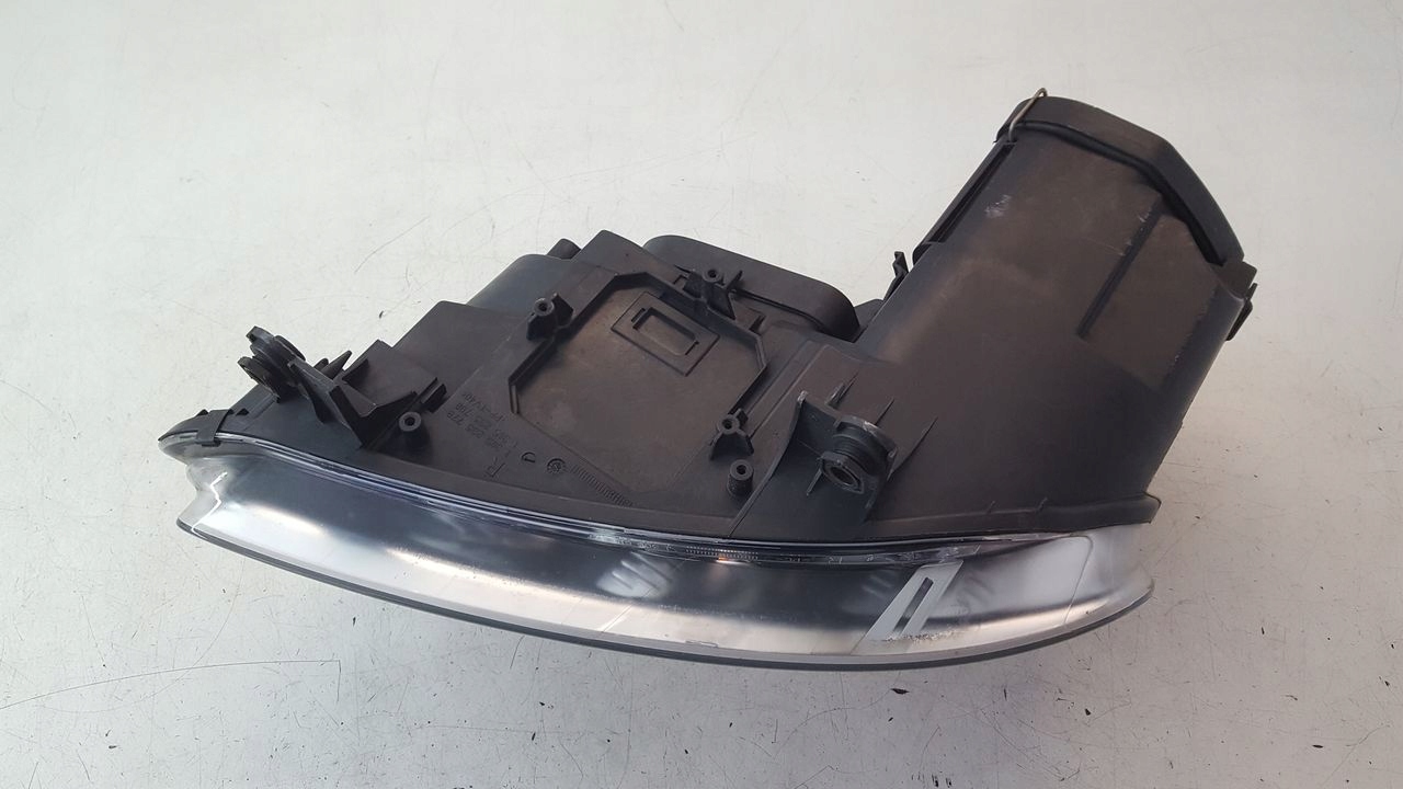 light front front right VW Touran