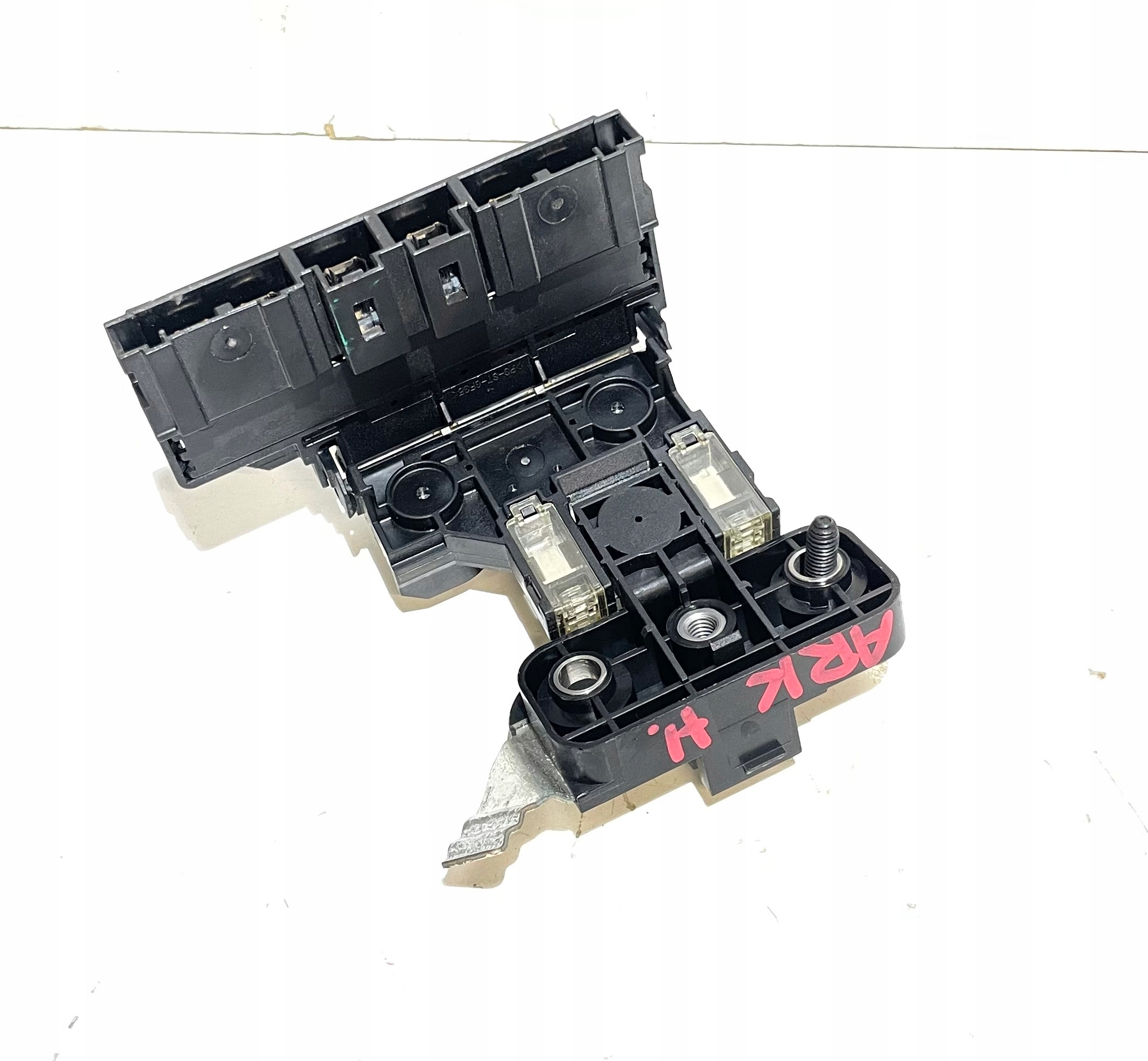 RENAULT ARKANA 1.6 HYBRYDA TERMINAL FUSES
