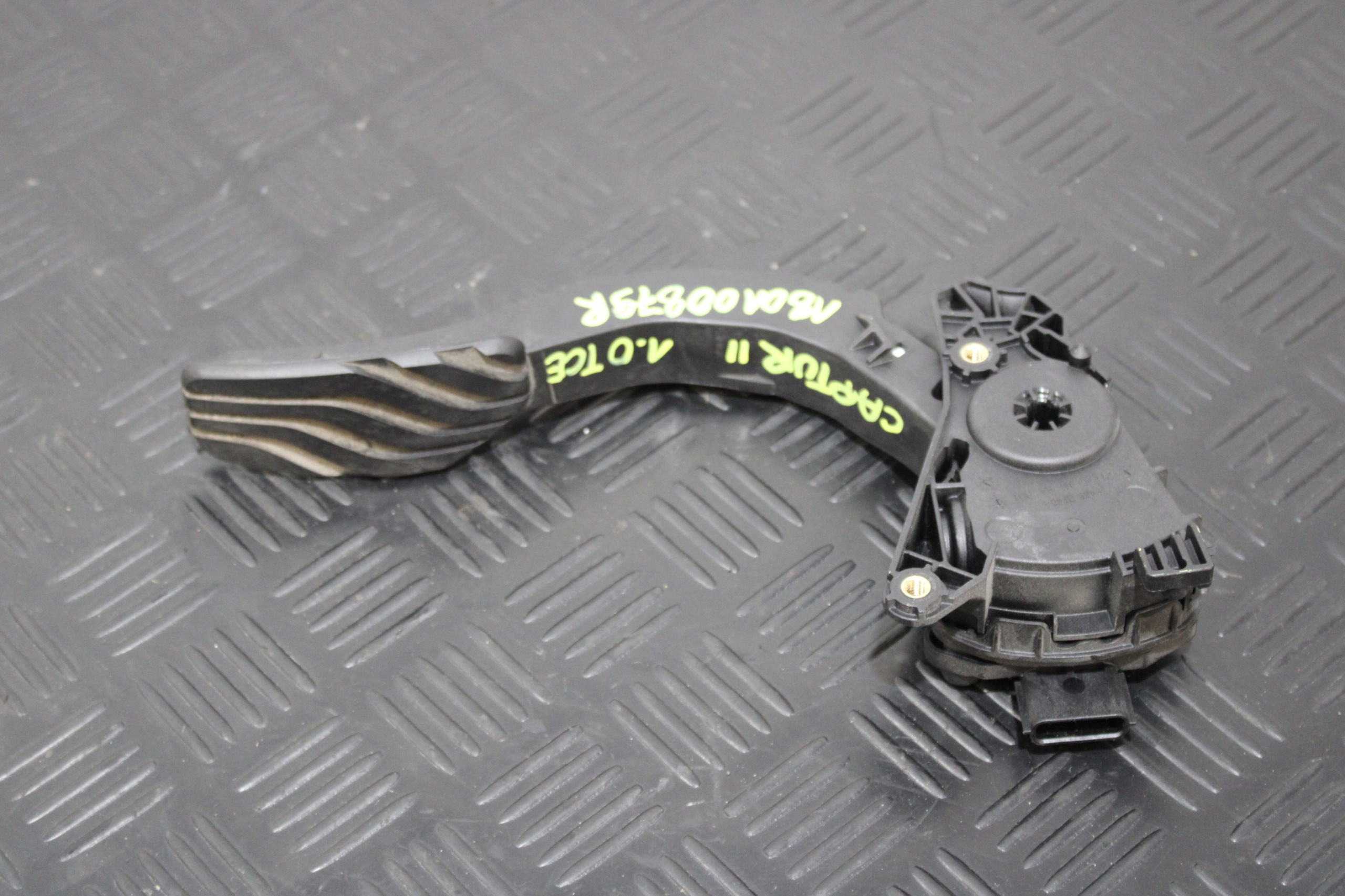 accelerator pedal 180100879R RENAULT CAPTUR II 2