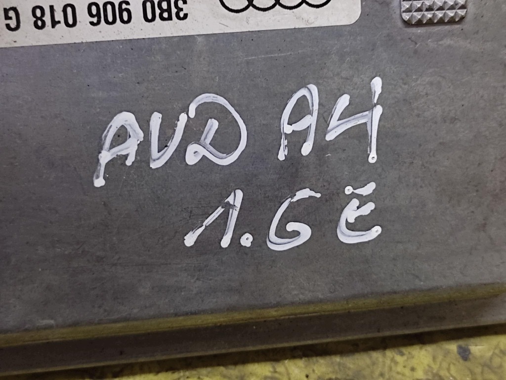 AUDI A4 B5 1.6 control unit of the engine 3B0906018G