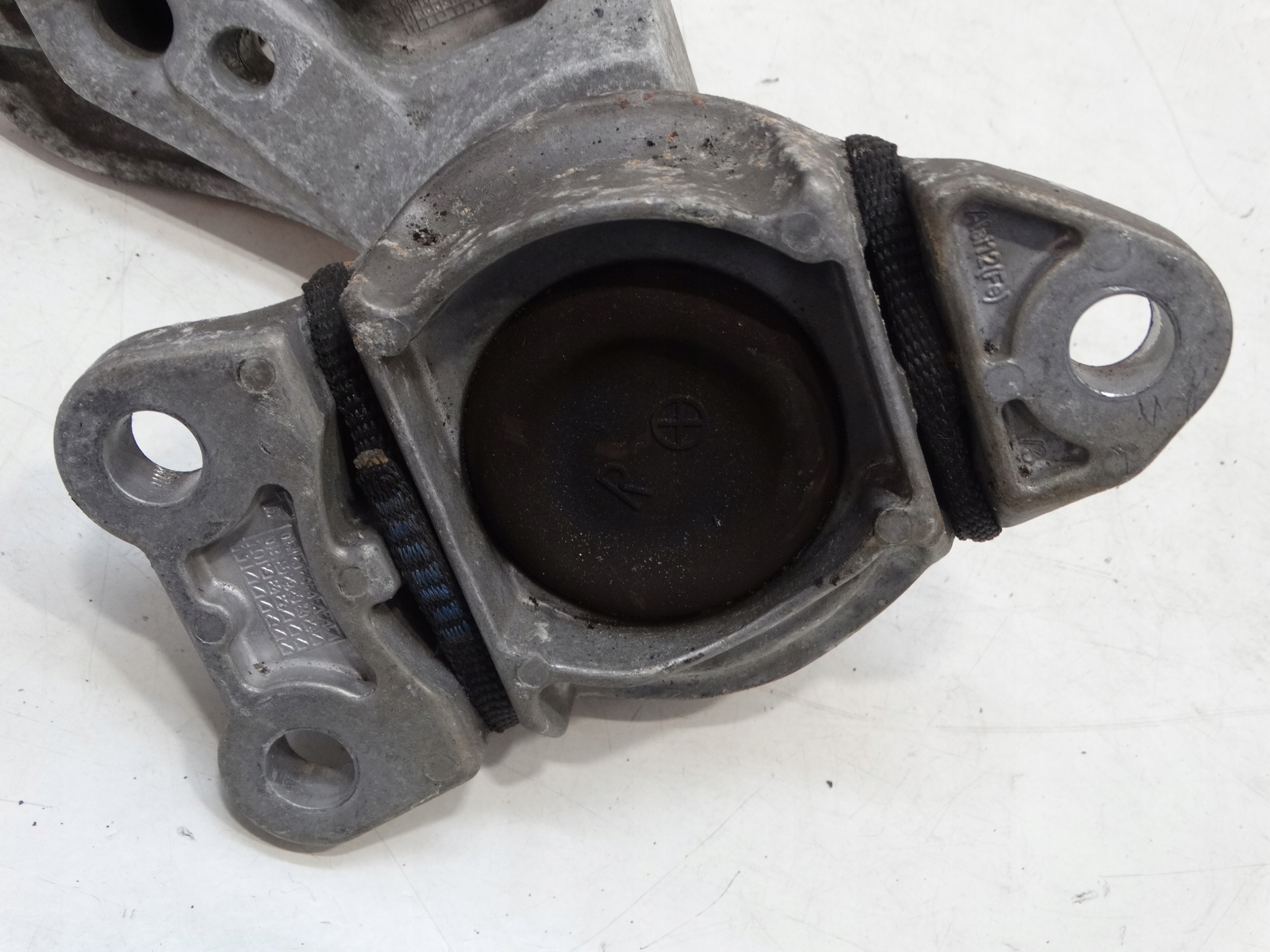 engine mount RENAULT SCENIC III 2.0 DCI 09-13R. 112100018R