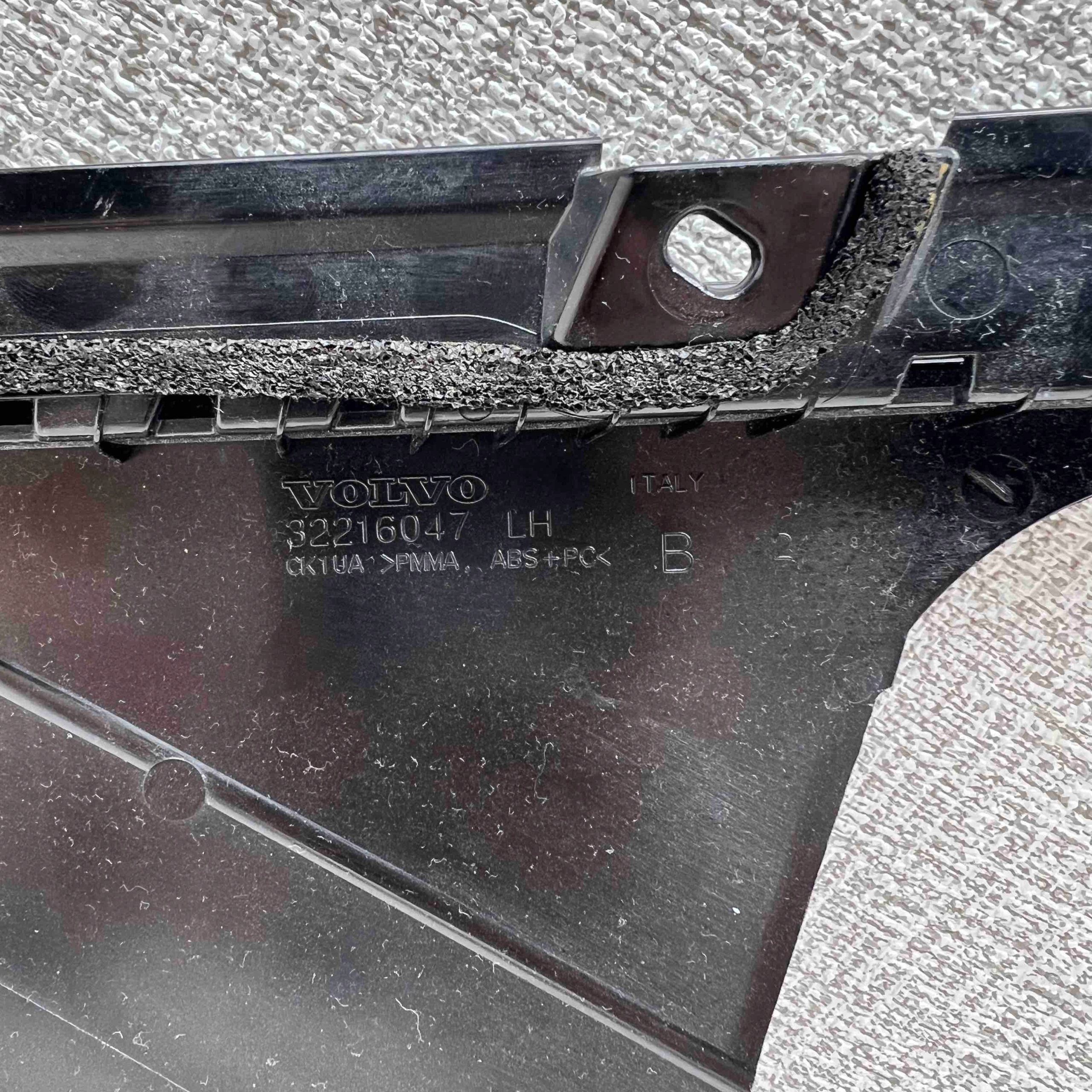 VOLVO XC60 II moulding SLUPKA C left 32216047