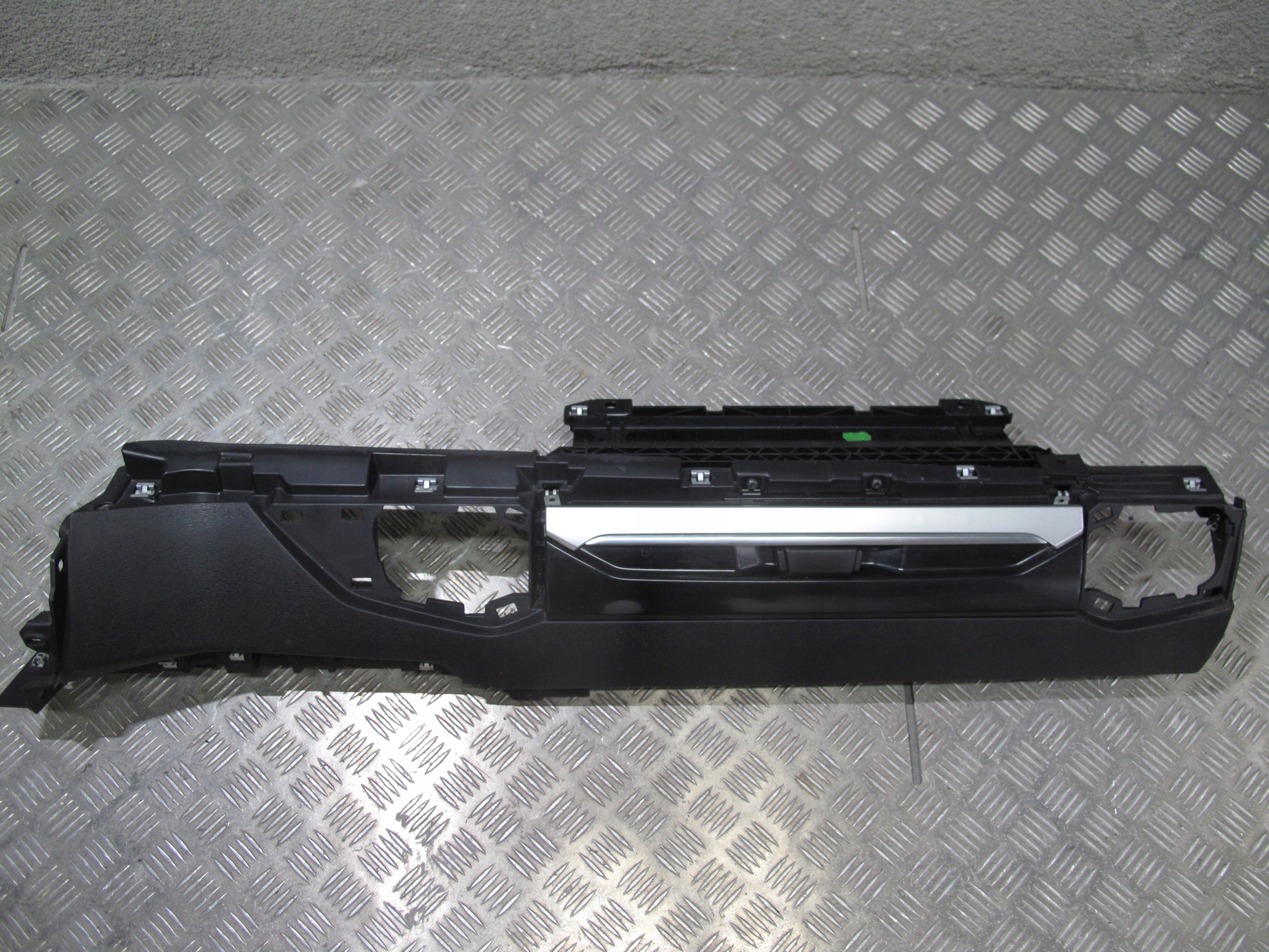 2084361 - ПОЛКА ДЛЯ ХРАНЕНИЯ В КАБИНЕ SCANIA R S