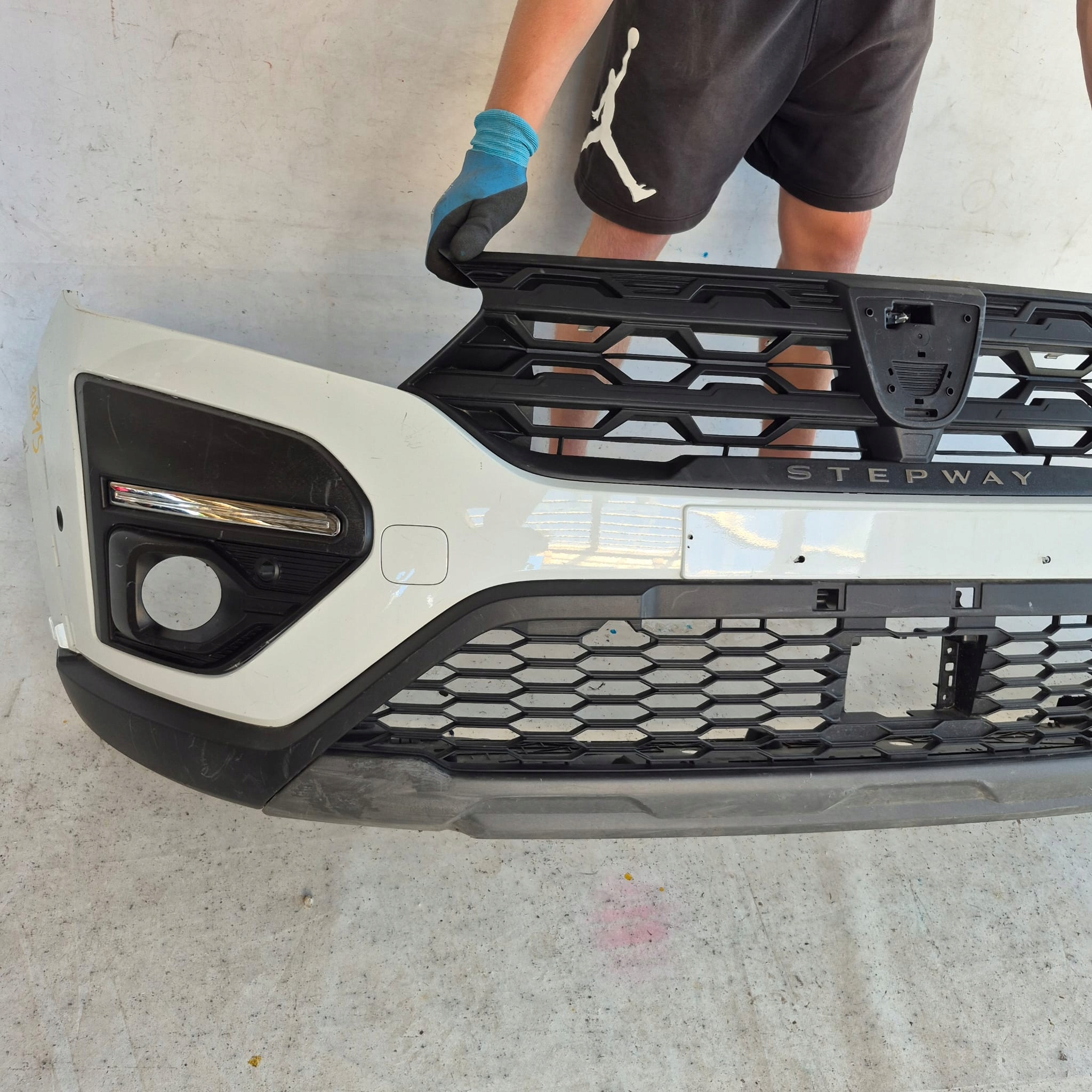 DACIA SANDERO III 3 STEPWAY 20-> bumper front front PDC + cover