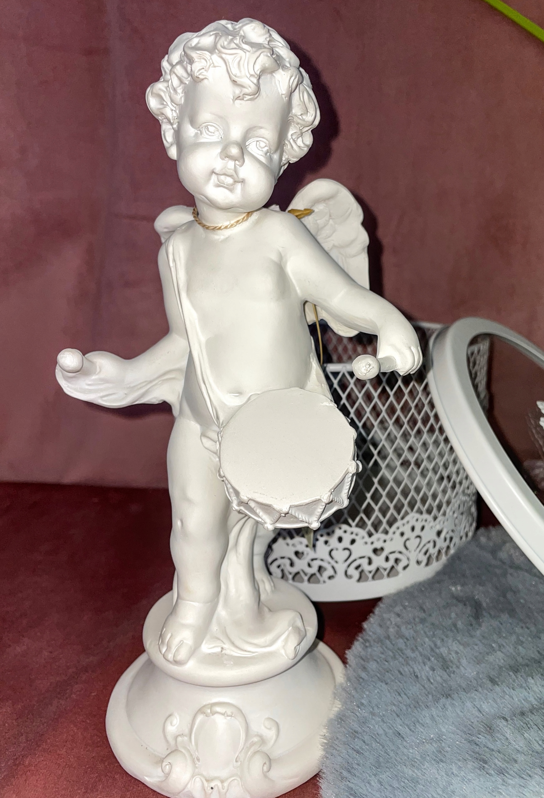 FIGURA ANIOŁ Z INSTRUMENTEM Z BĘBNEM 22CM Kolor biały