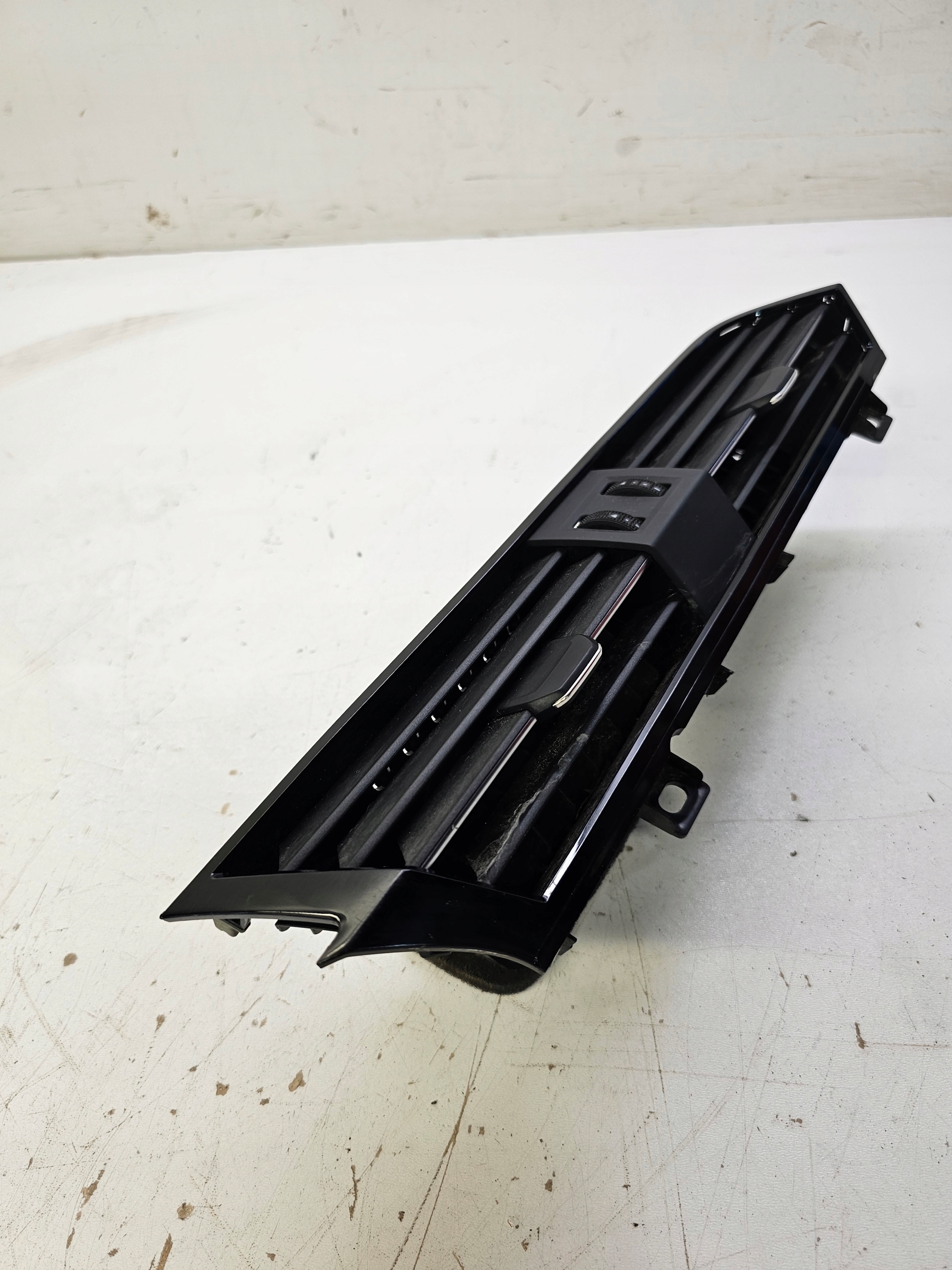 grid air conditioning devices central AUDI Q3 F3 83B820903 6PS