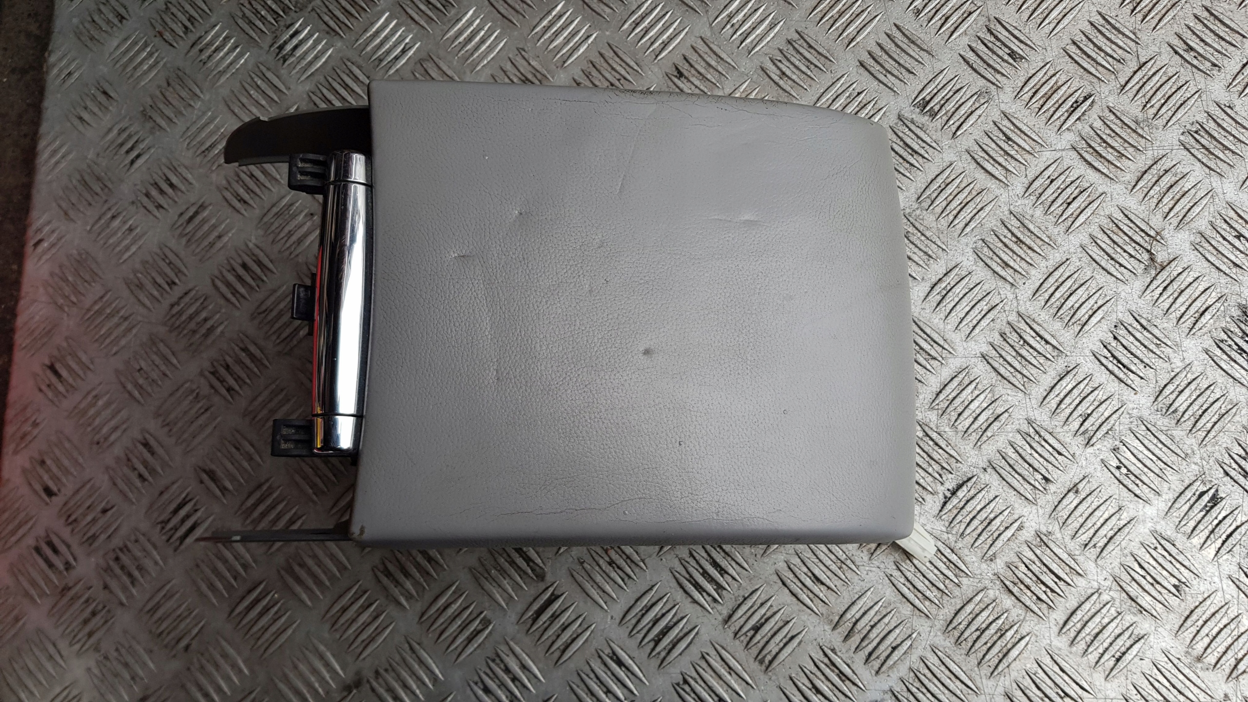 PHAETON armrest SKORZANY 3D0864101AF