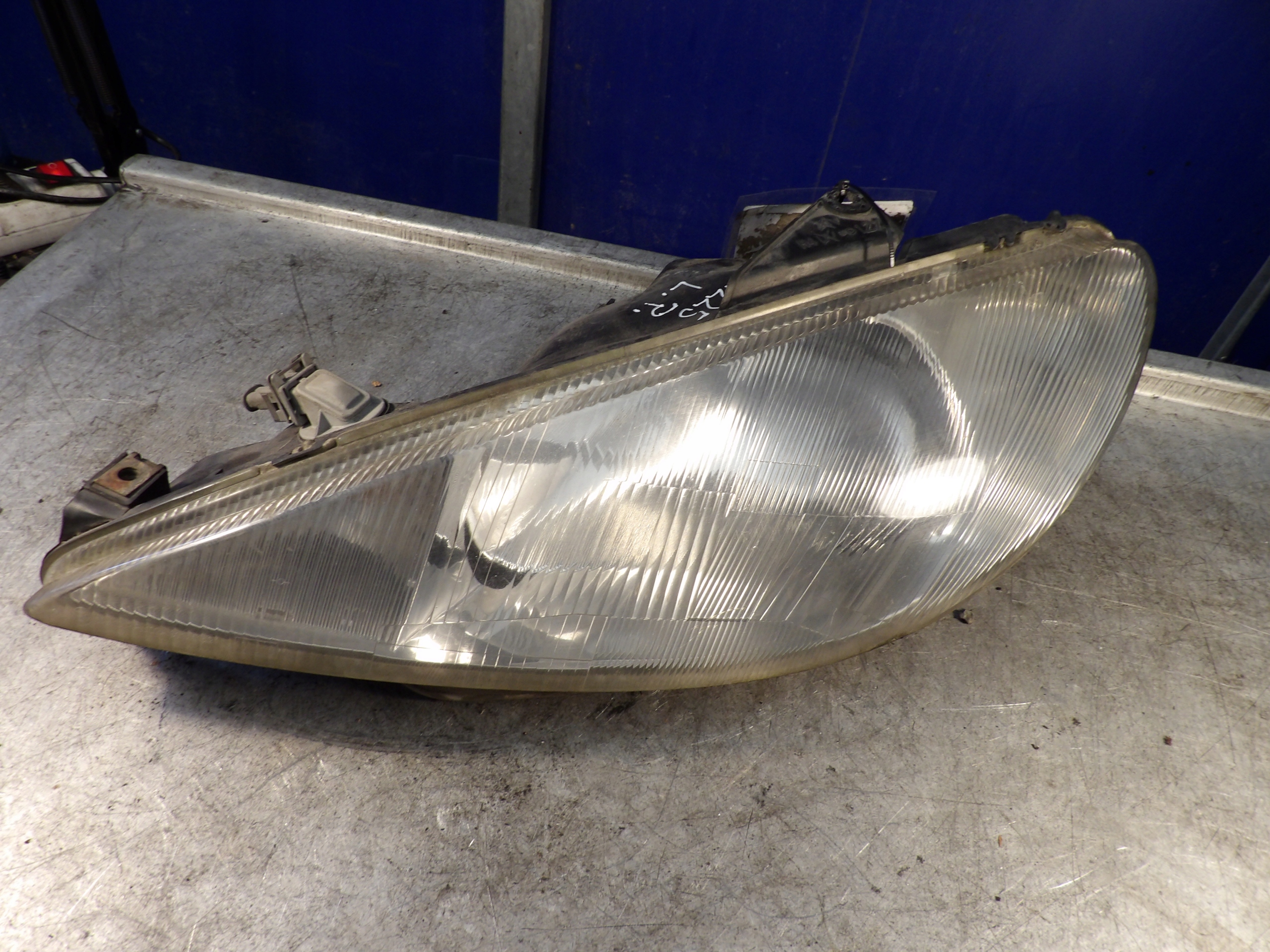 Peugeot 206 light front left 6204S7 89001963