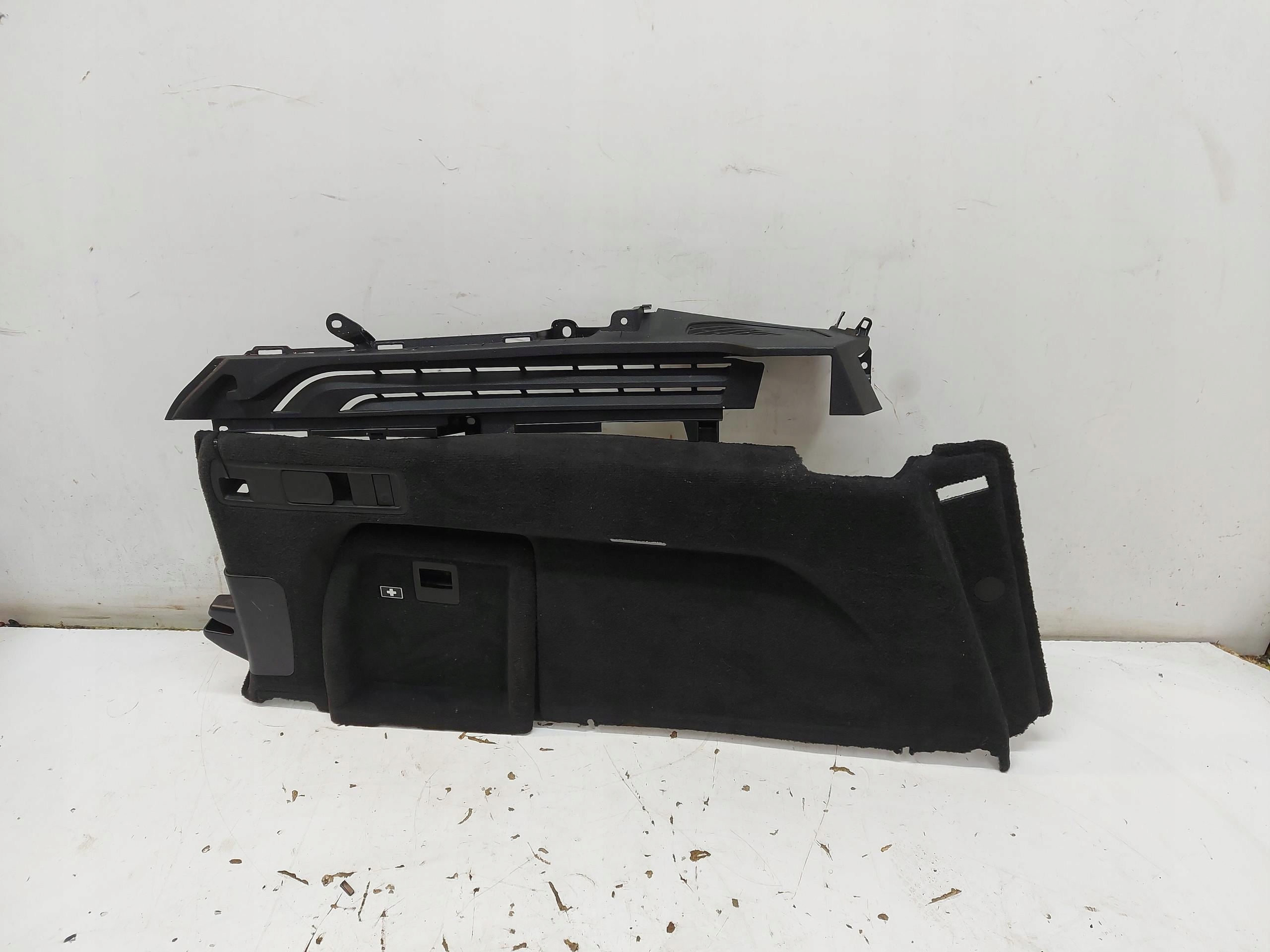 BMW G05 X5 3.0d 2019r. upholstery boot left rear part