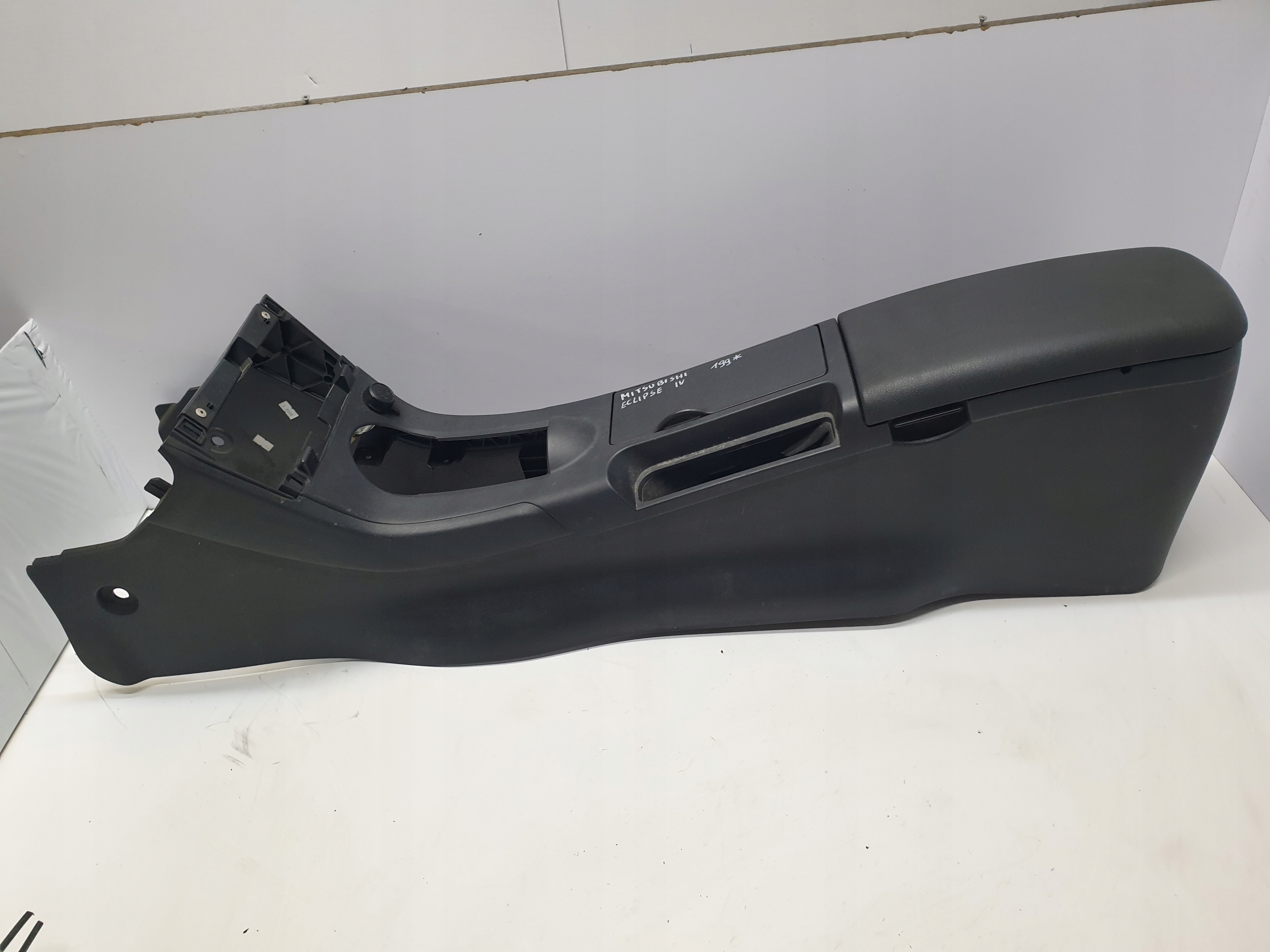 тунель середина подлокотник mitsubishi ECLIPSE IV