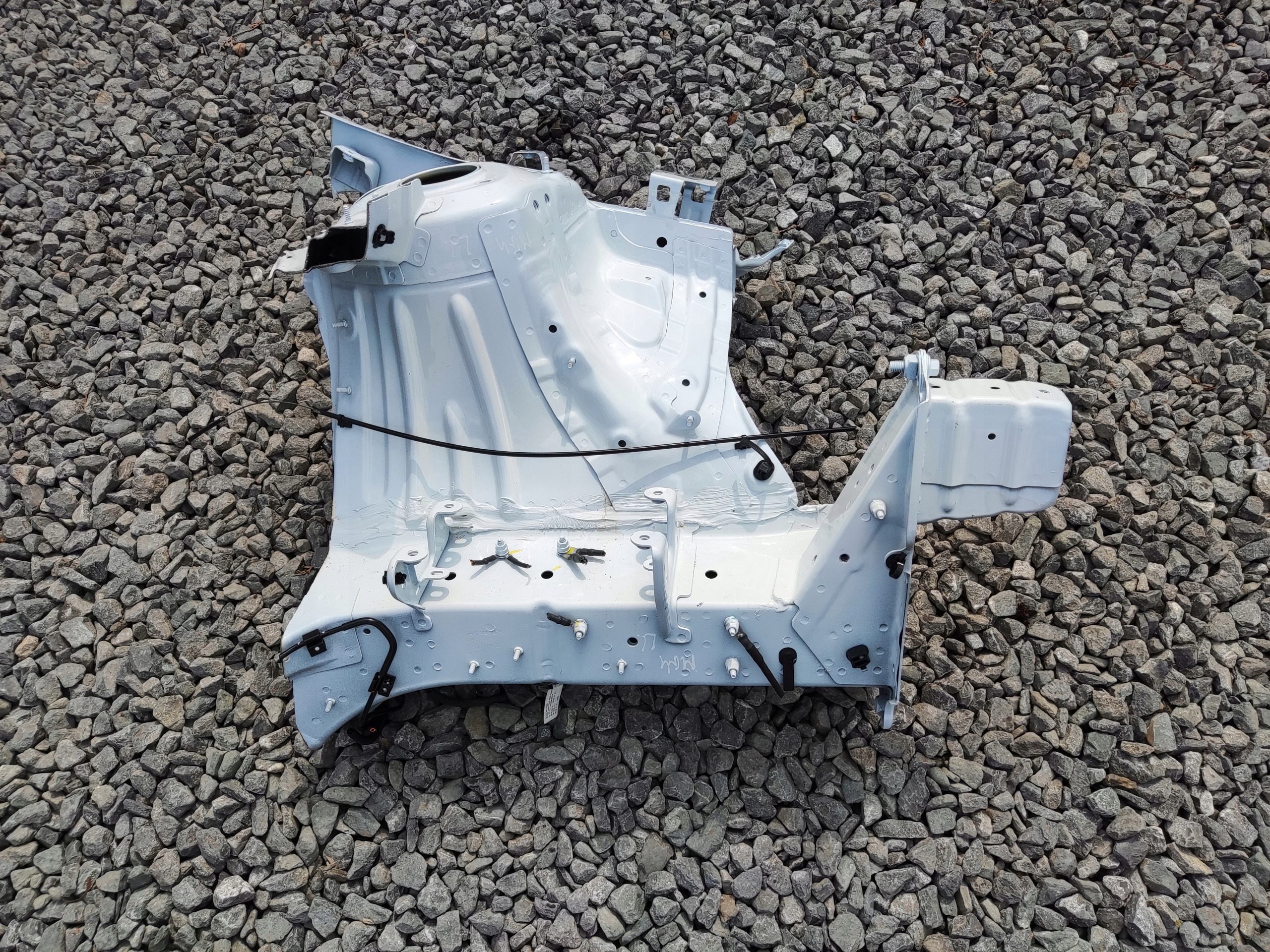 quarter FARTUCH left left front front MG MG4 2022-2025
