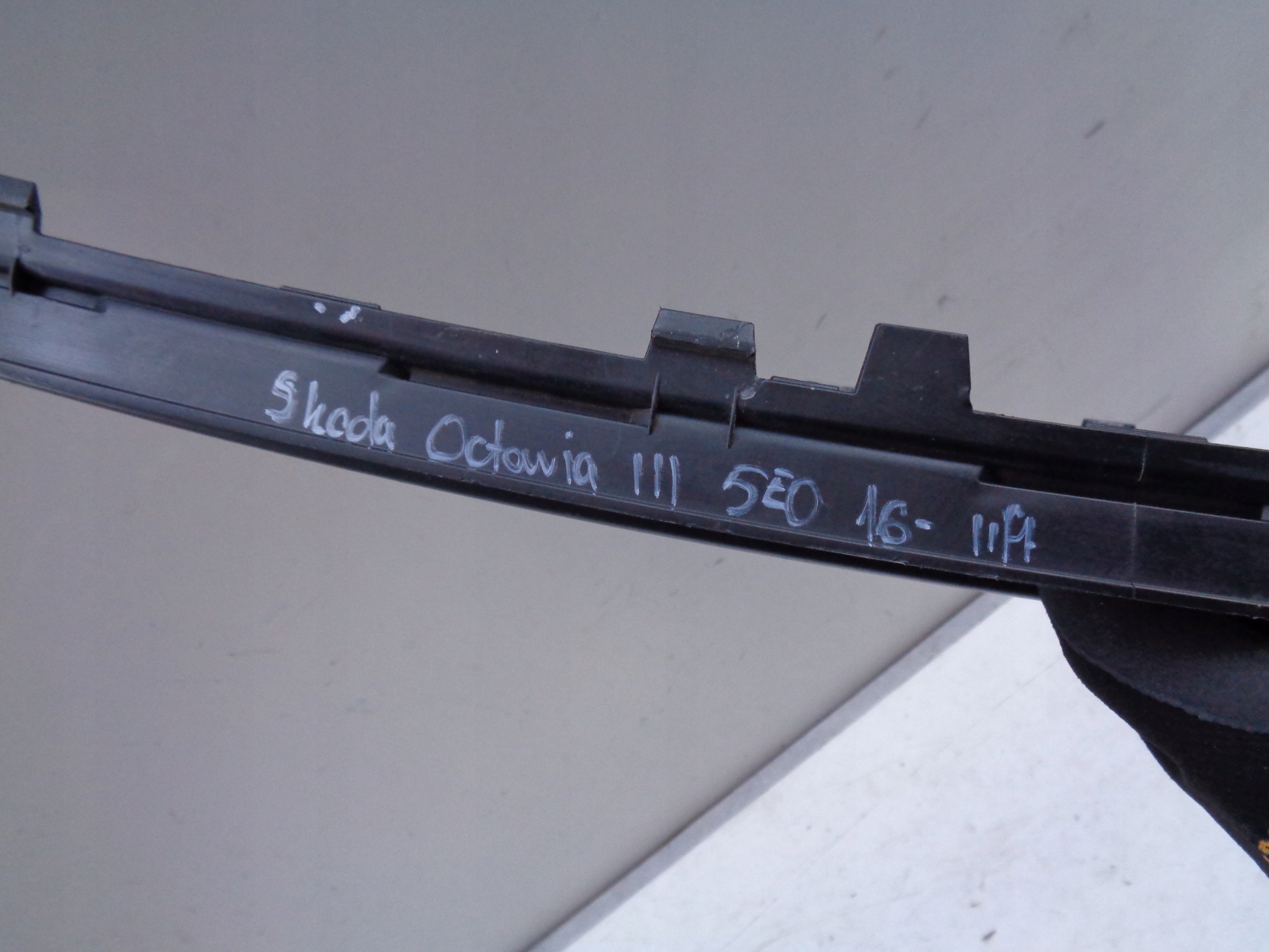 LÜFTUNGSGITTER DER STOSSSTANGE SKODA OCTAVIA III 3 5E 16- LIFT