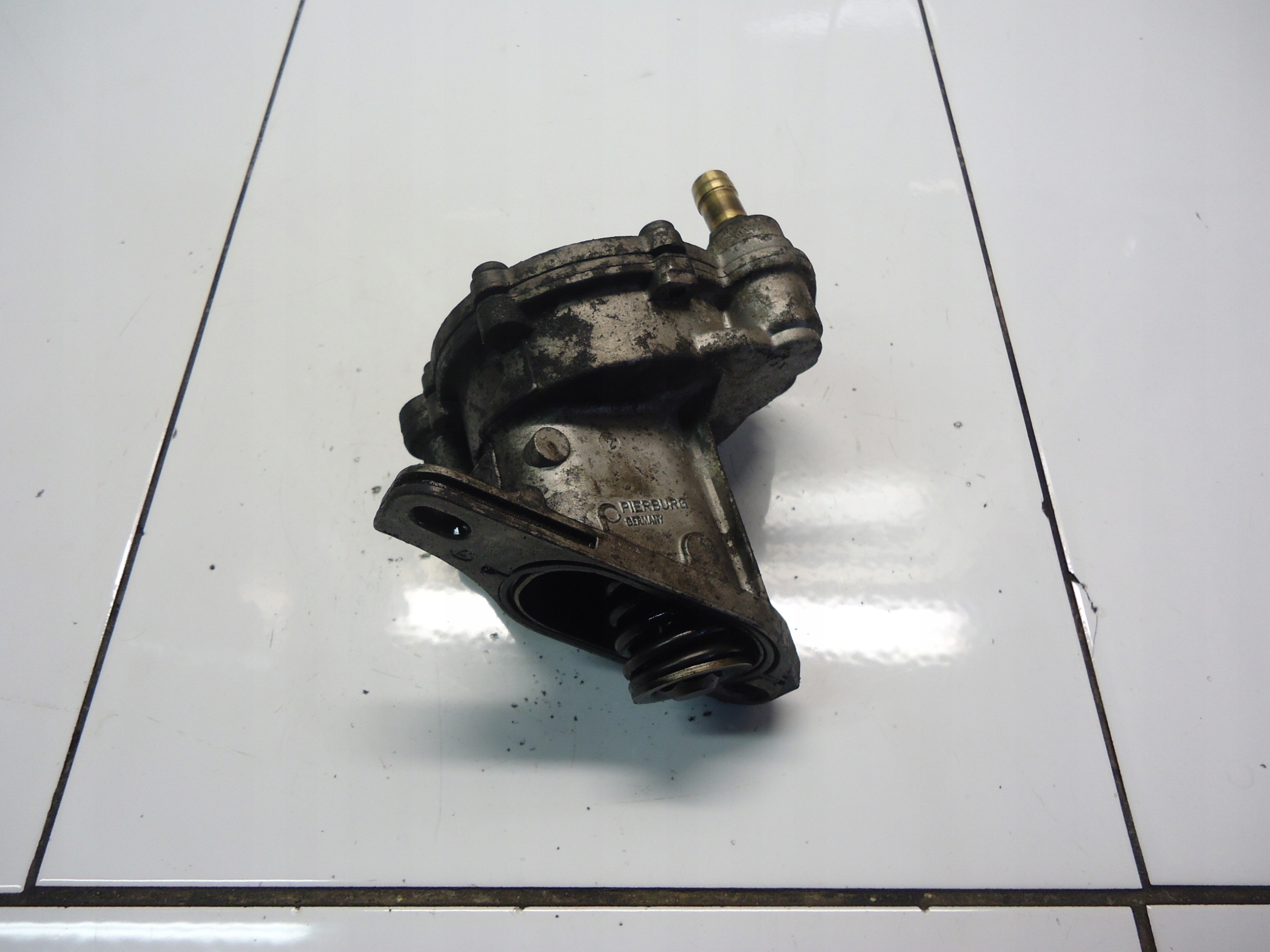 VOLVO S80 VW LT 2.5TDI Pompa VACUM 074145100