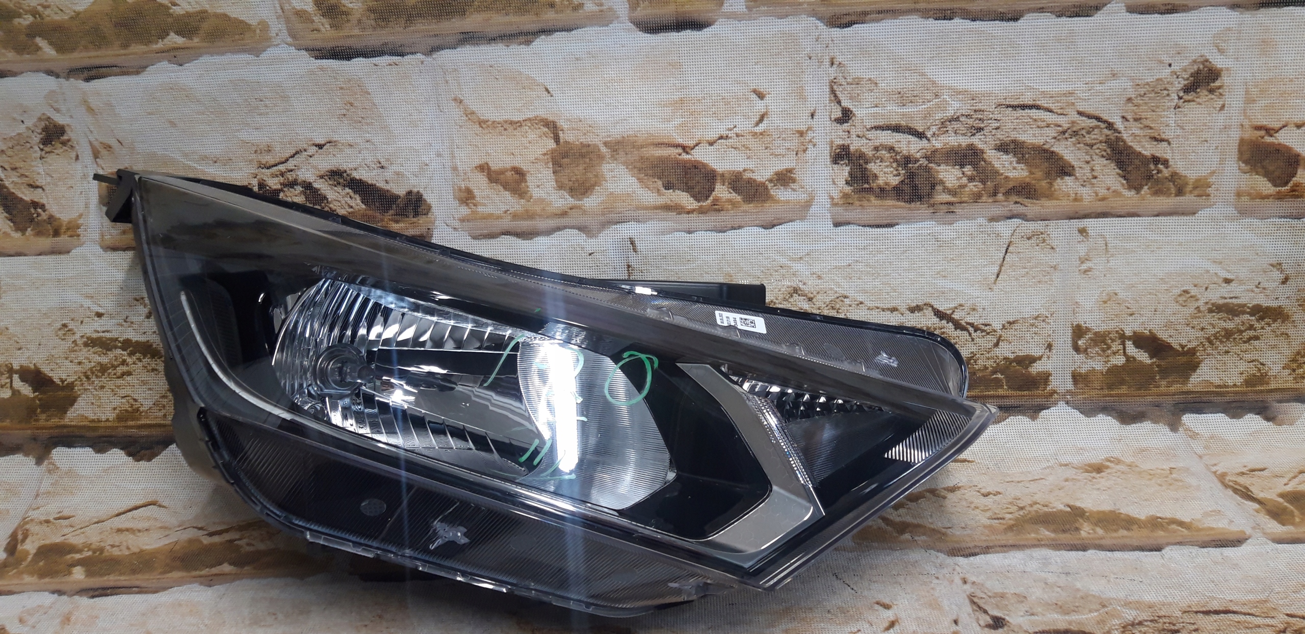 hyundai i20 III 3 21 zwykła h4 europa idealna prawa lampa bez postojówki