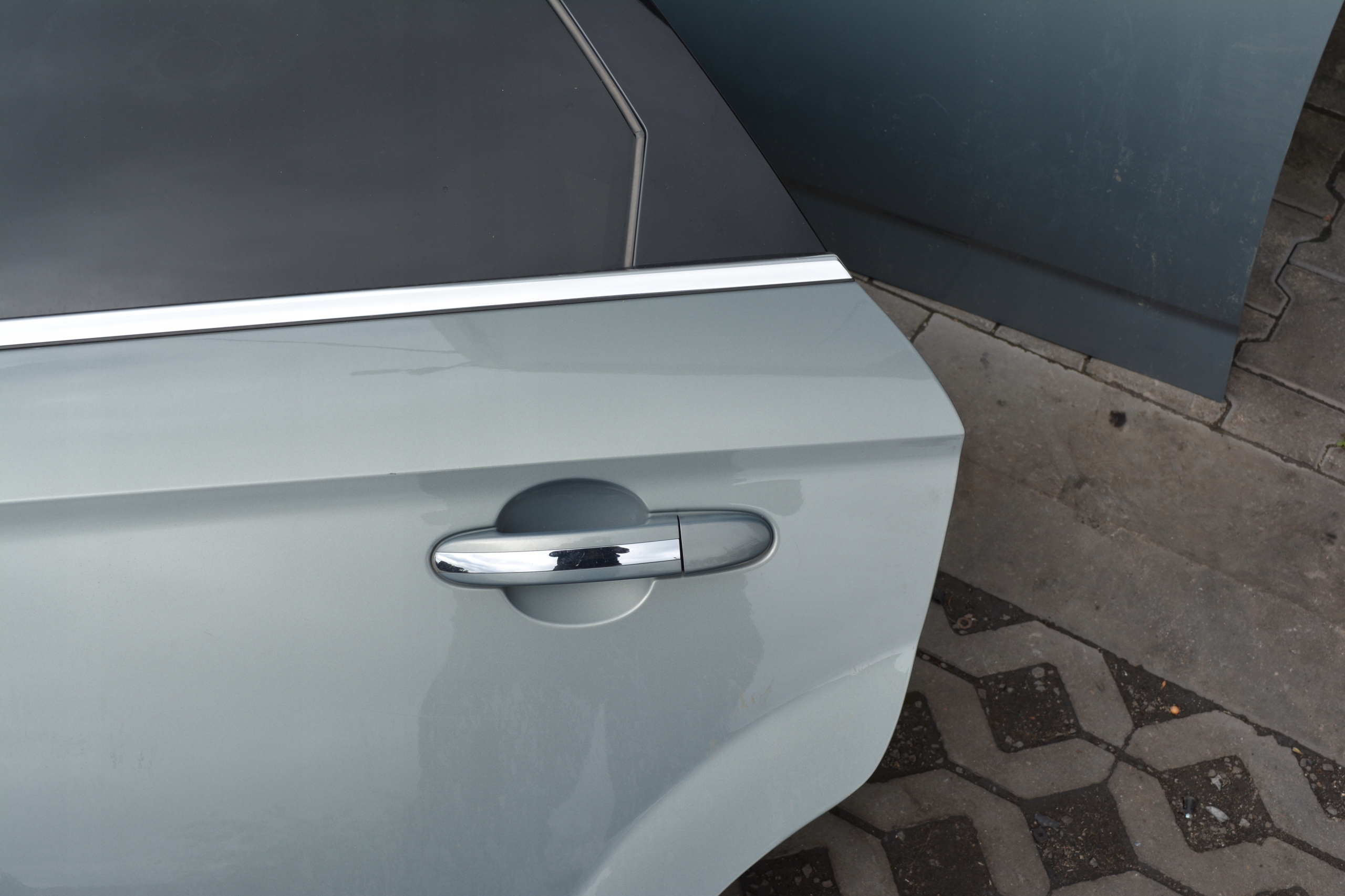Tür links heck FORD MONDEO MK4 KOMBI K: MACHINE SILVER