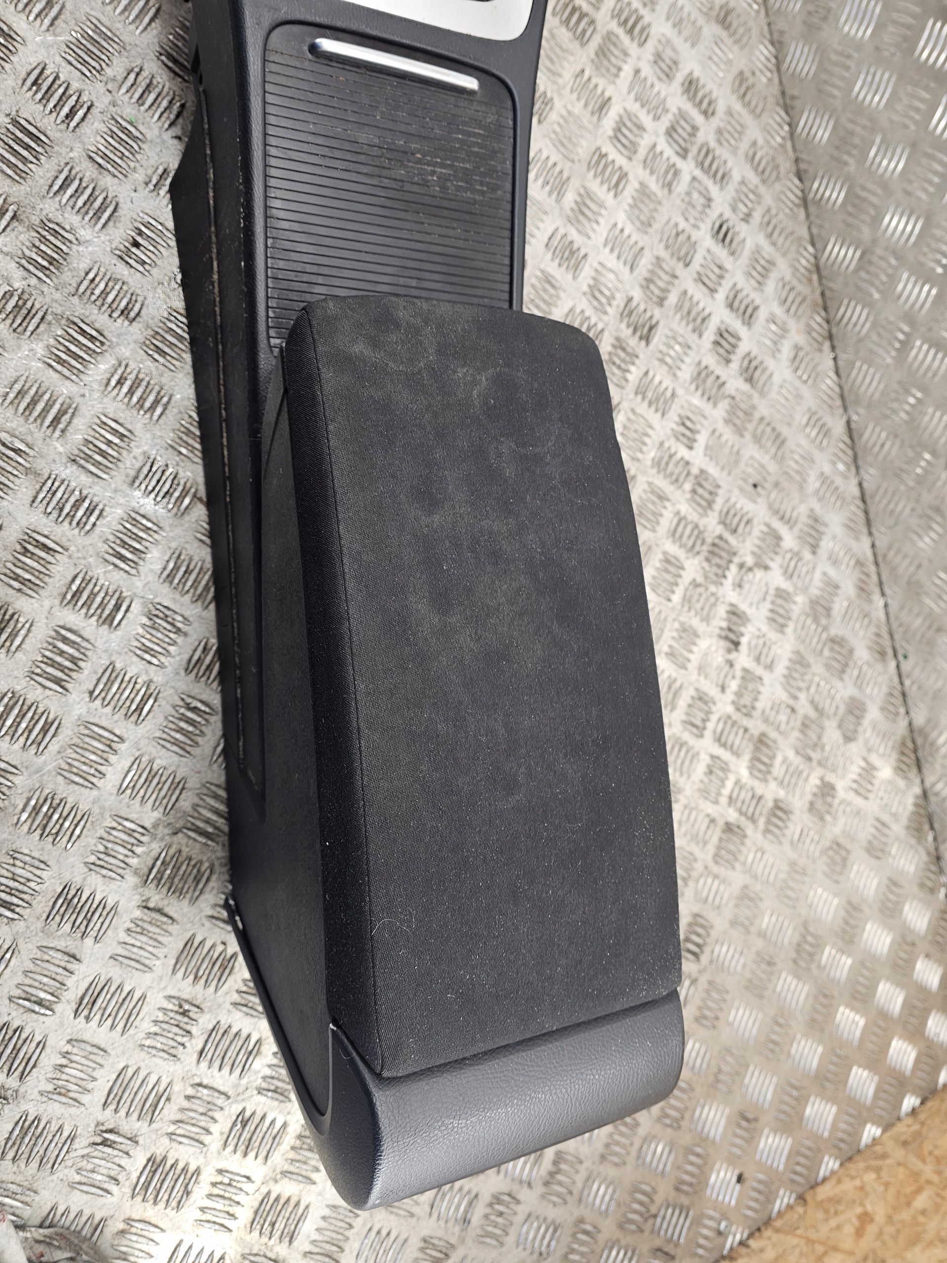 TUNEL central armrest VOLKSWAGEN PASSAT CC