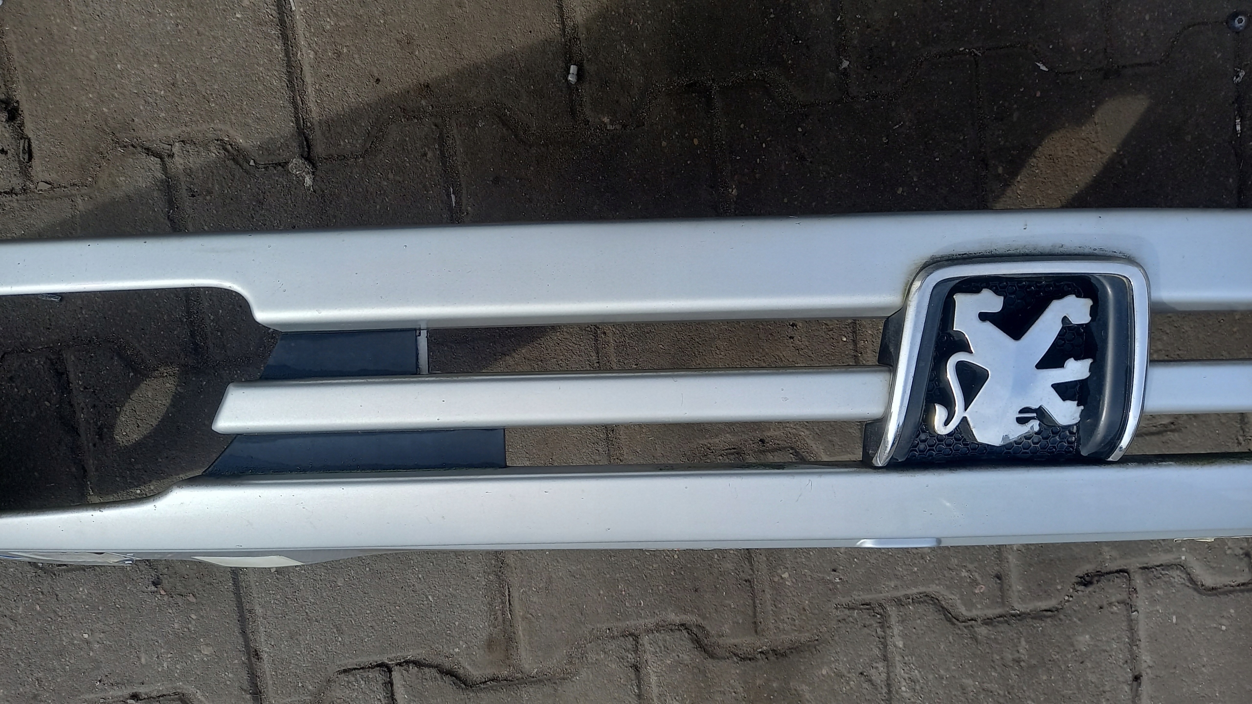 решетка радиатора peugeot 806 96R