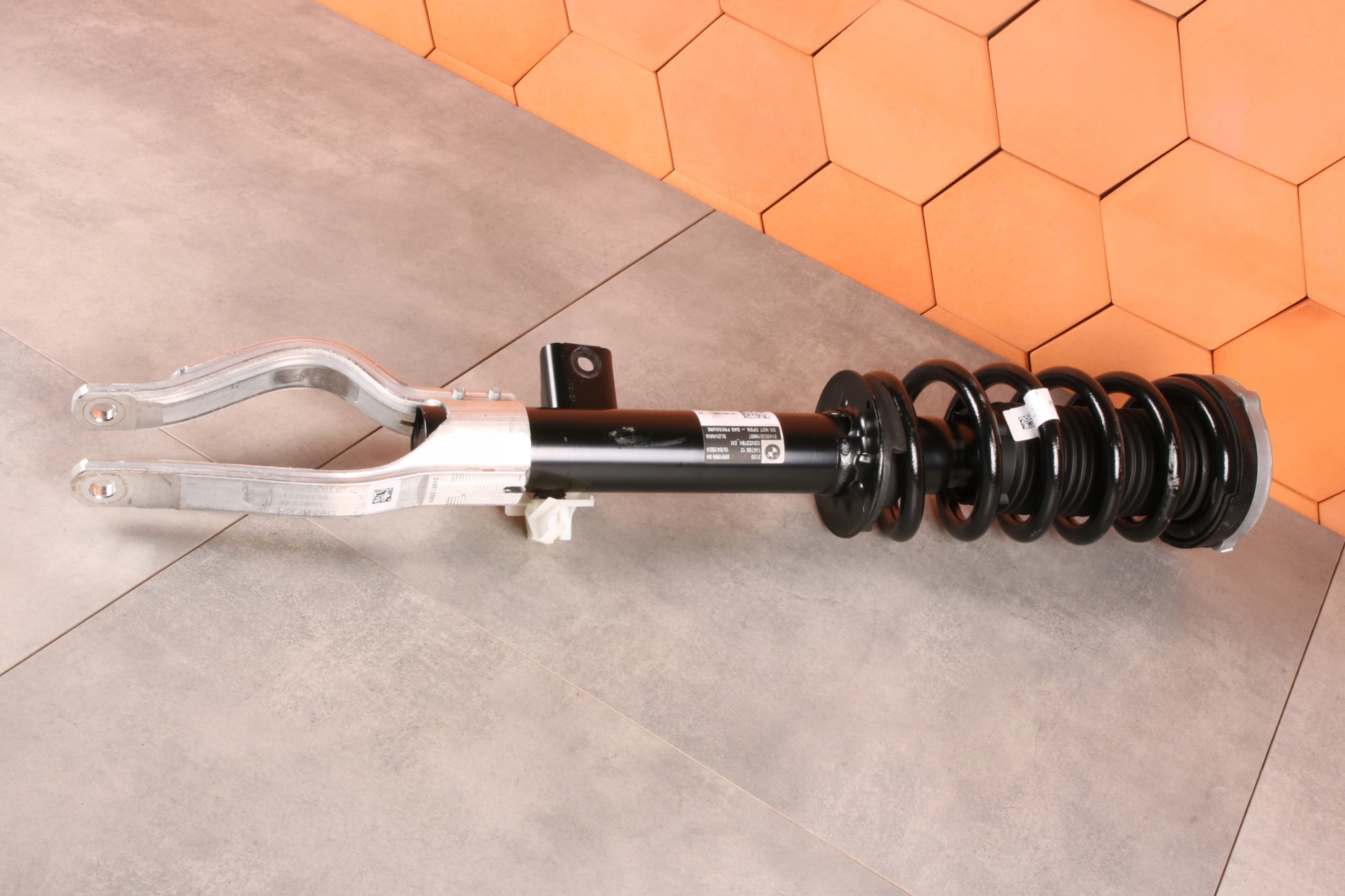 BMW iX I20 xDrive50 XE2 shock absorber right front front 6891996 6447 km !!!