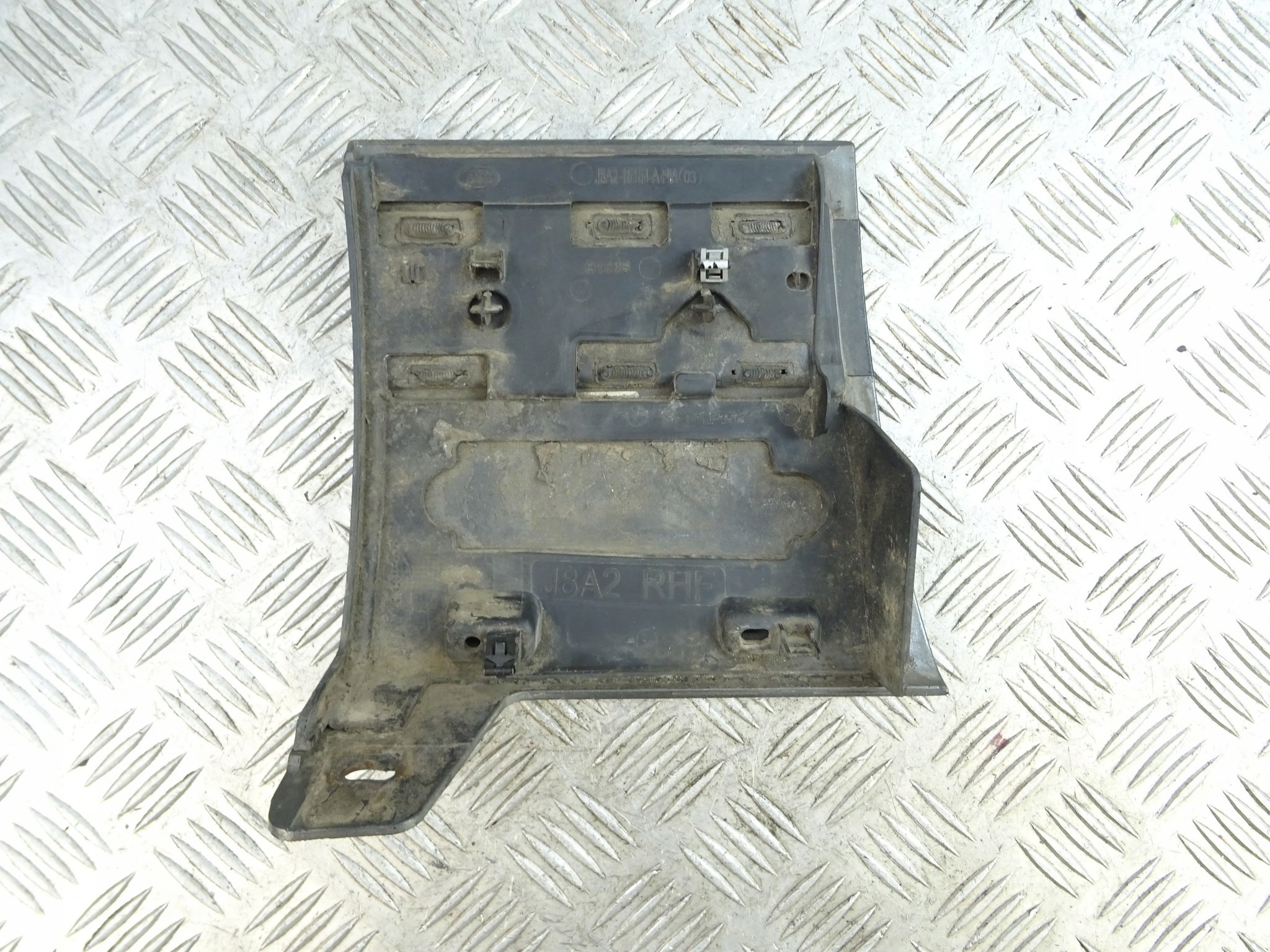 RANGE ROVER VELAR moulding for fender right front J8A2-16164-A