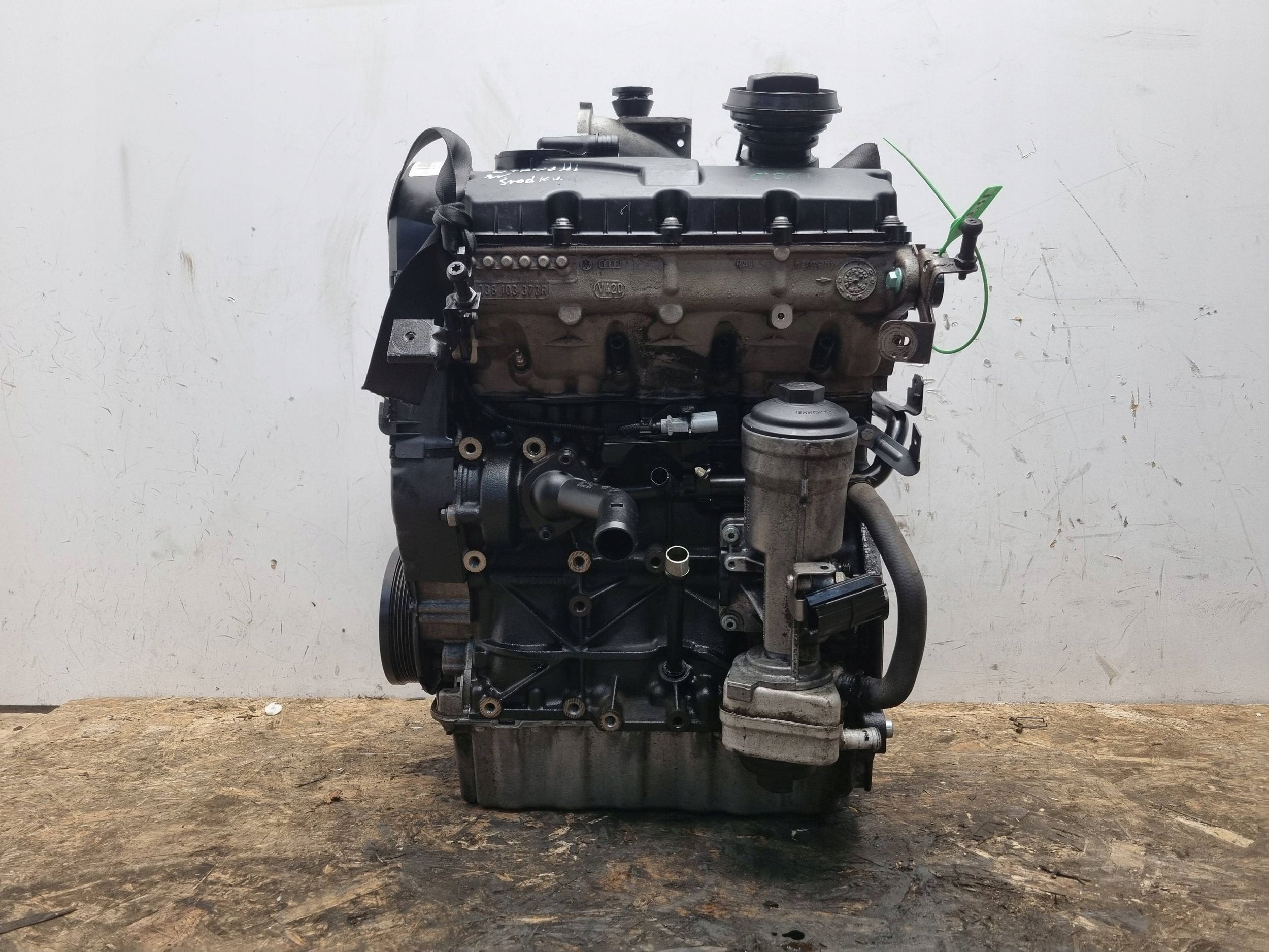 engine BXE SEAT LEON II GOLF V OCTAVIA II TOURAN and A3 8P 1.9TDI unprotected pillar