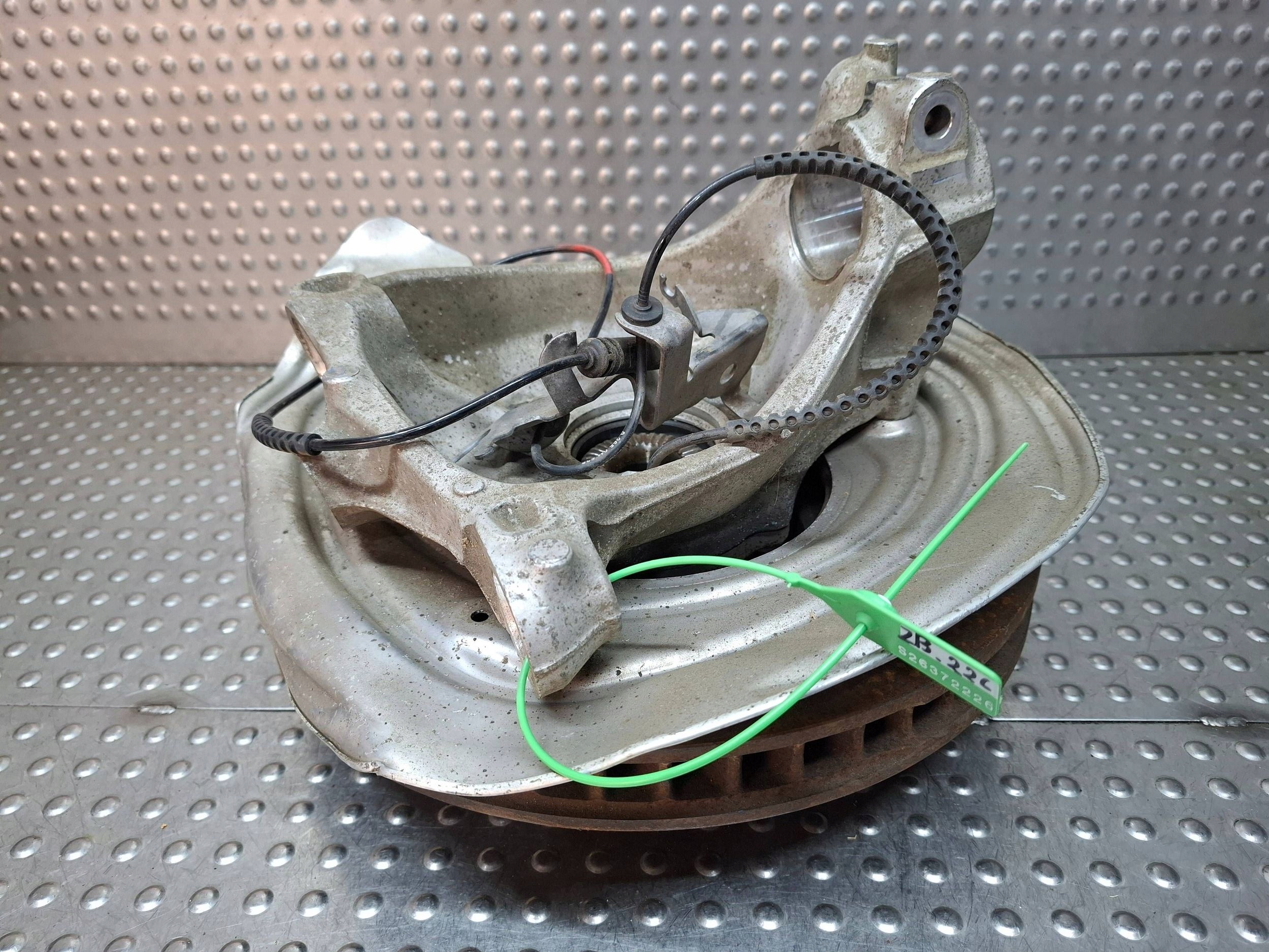 otoč čepu levý předek 6893967 BMW G42 X-DRIVE
