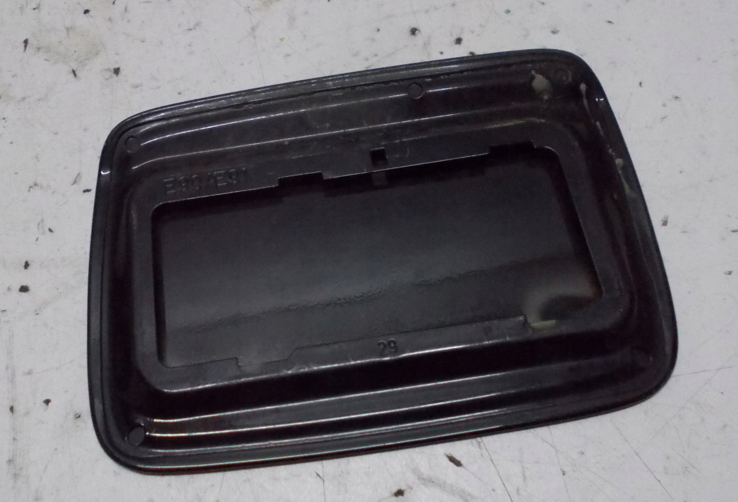BMW E91 2.0 D 10R Volet trappe carburant Carburant SCHWARZ2