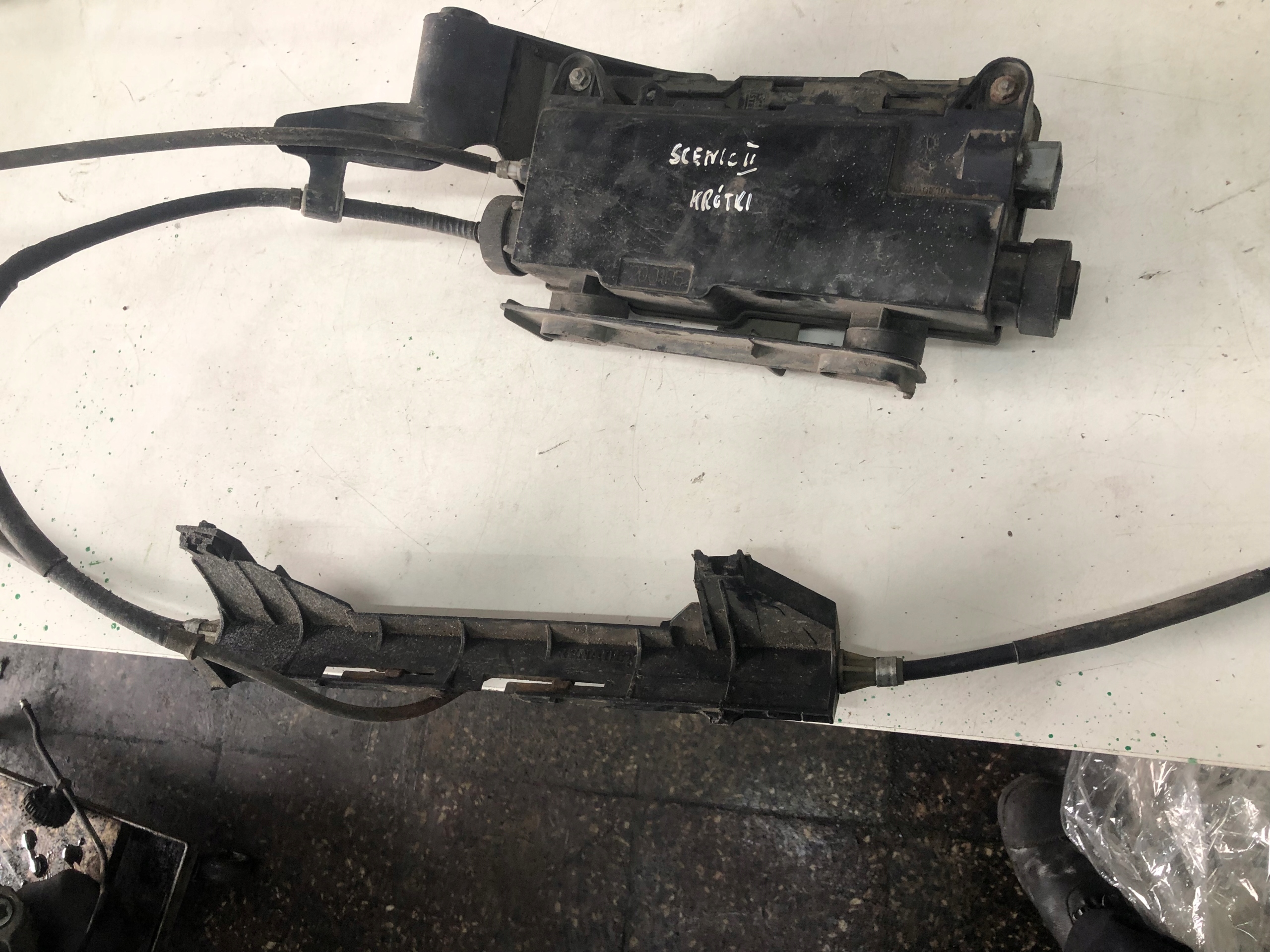 HAMULEC RĘCZNY ELEKTRYCZNY RENAULT SCENIC II 8200418647