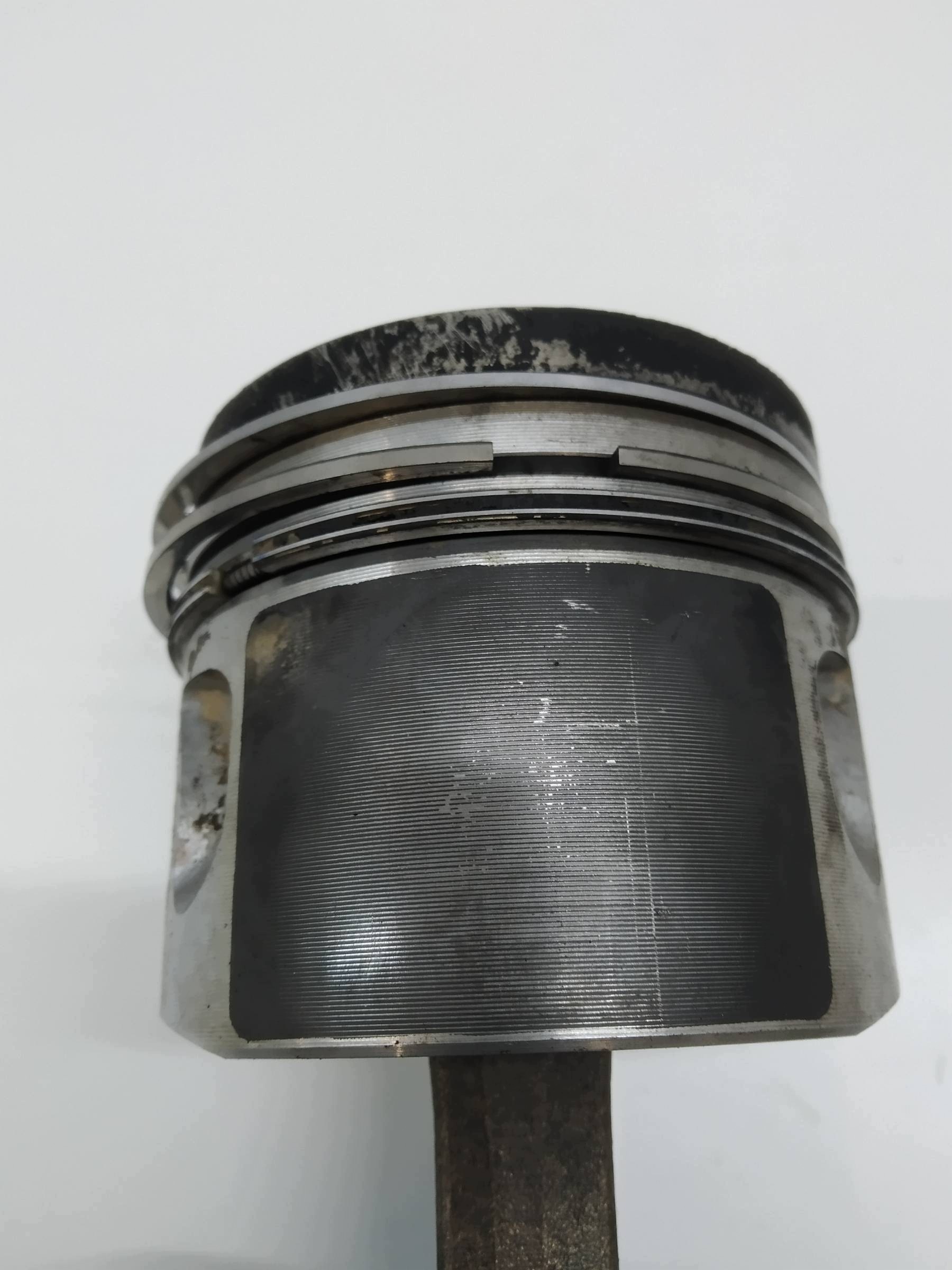piston connecting rod 2.0 TDI VW Volkswagen Golf V (2004-2009)