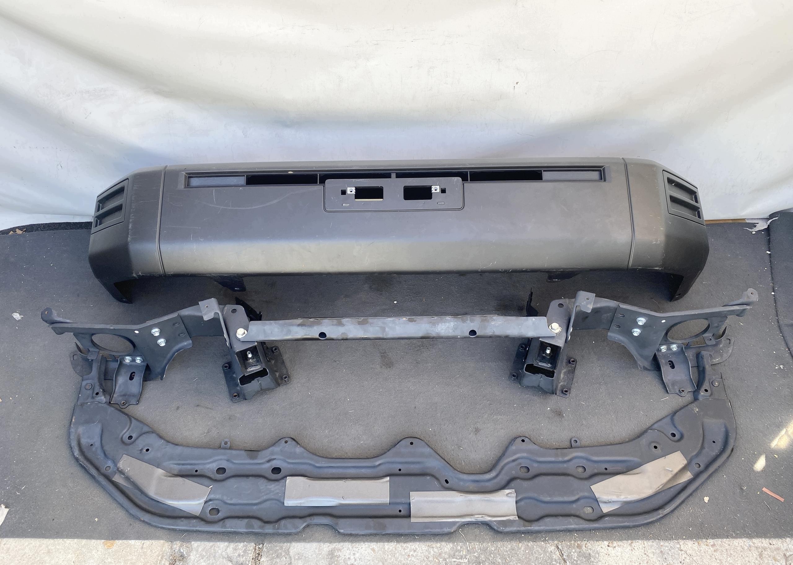 TOYOTA LAND CRUISER J70 23r. front bumper pillar below bumper ORYG.