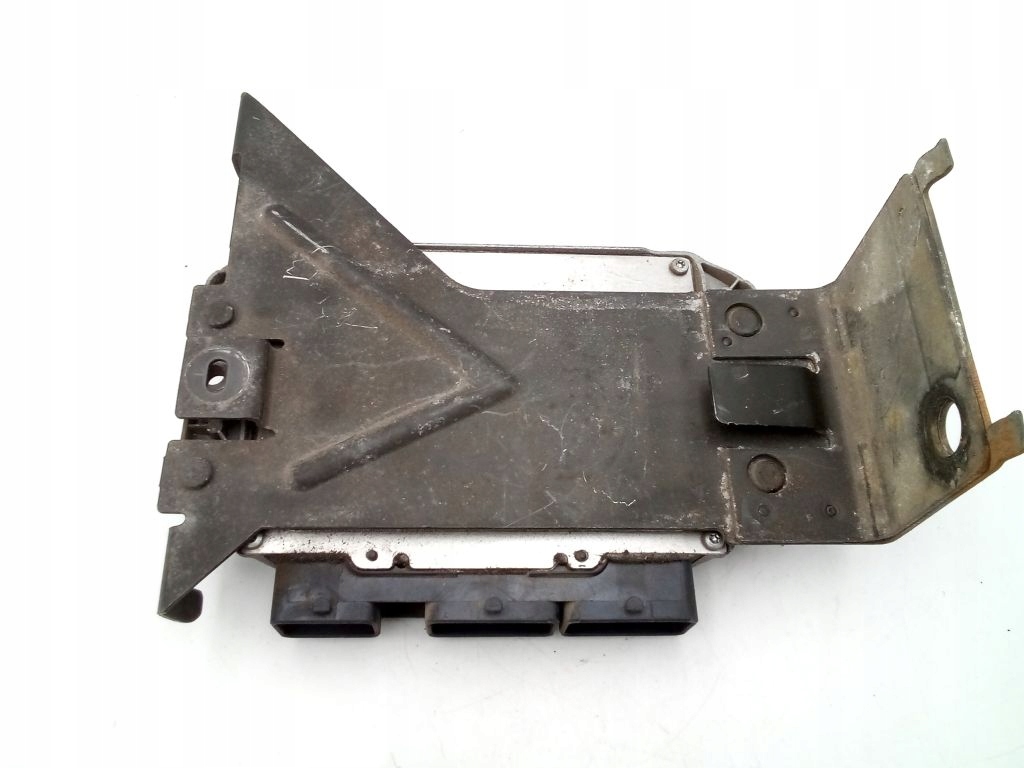 Renault computer control unit of the engine 8200298457