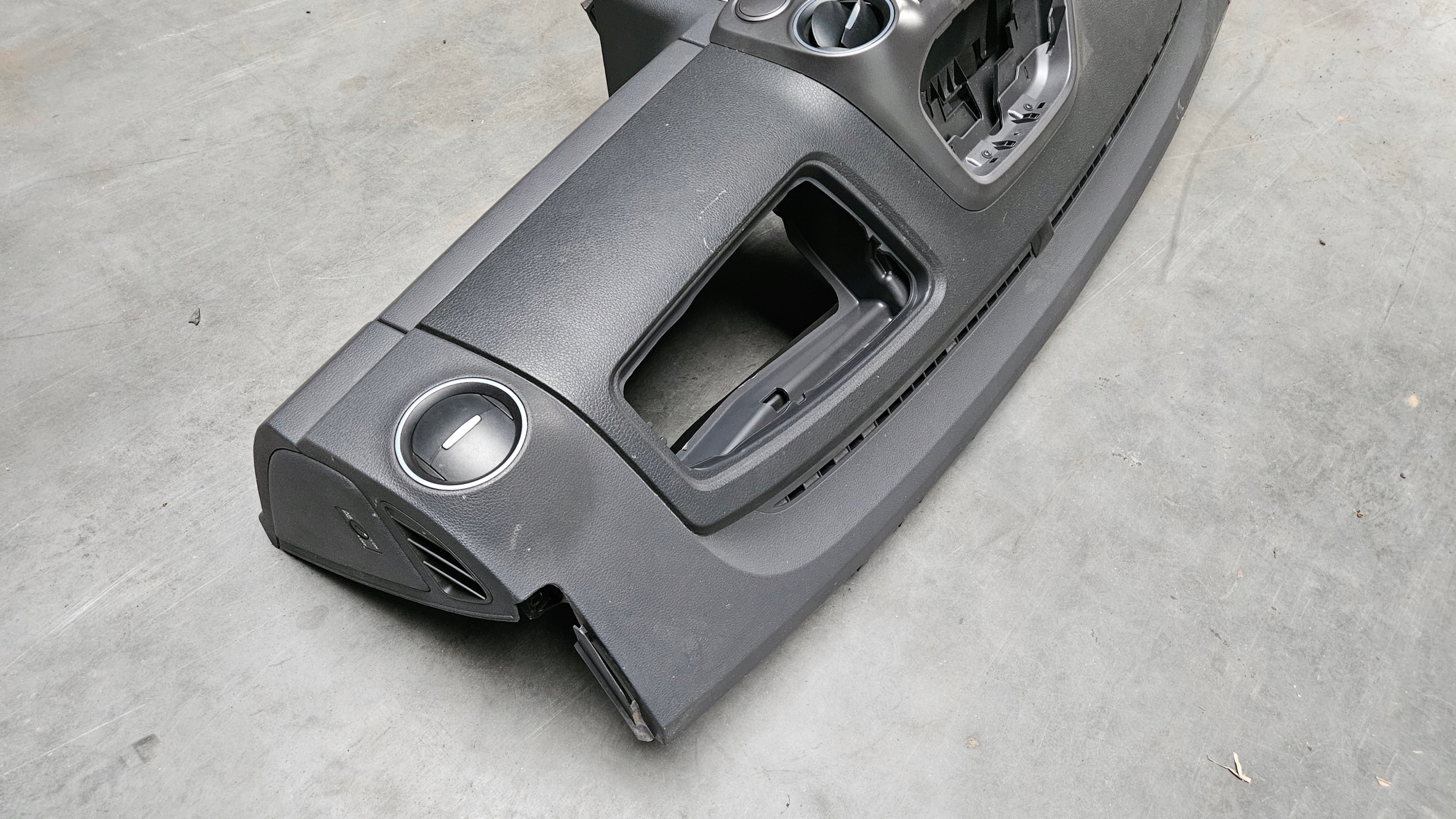 VW AMAROK console dashboard instrument panel cockpit PULPIT