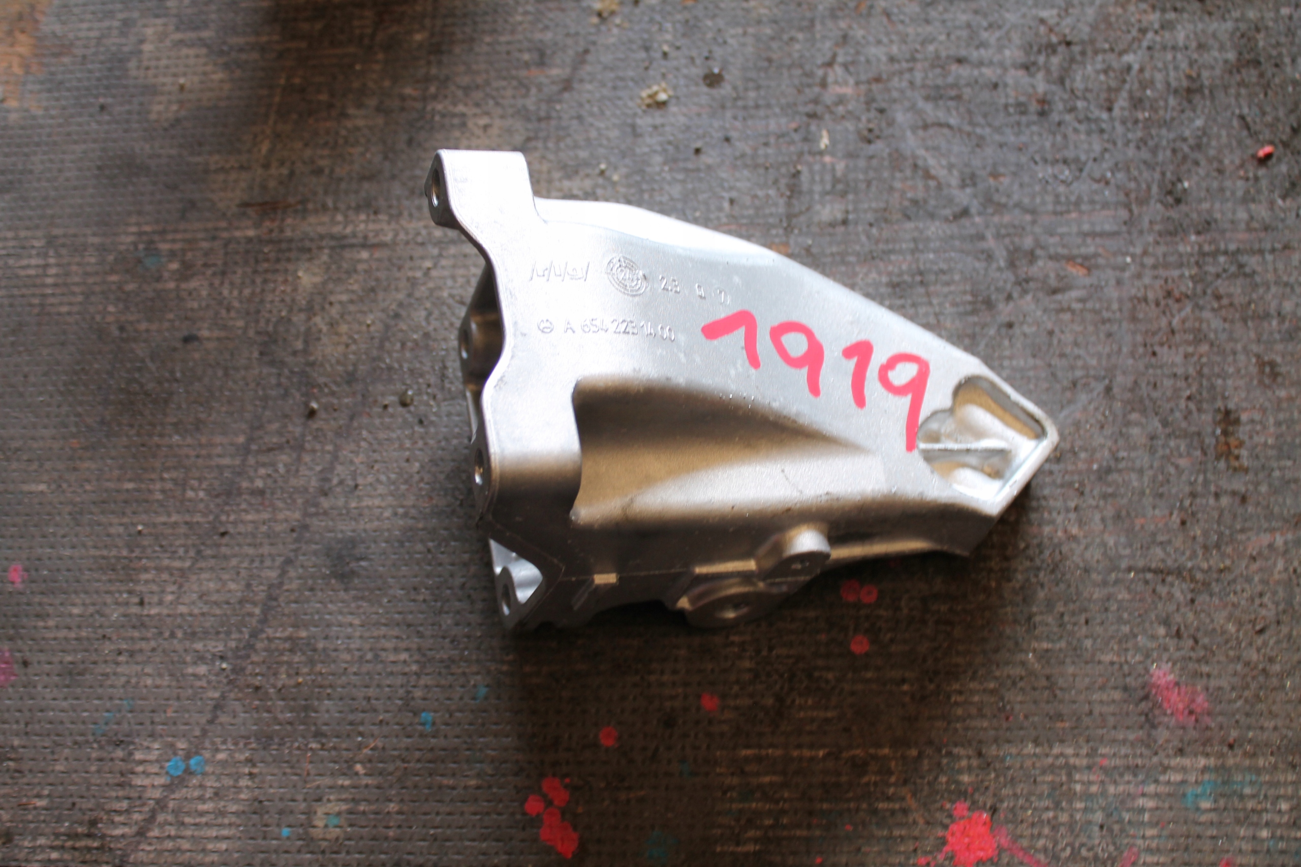 1919. holder engine mount MERCEDES A6542231400