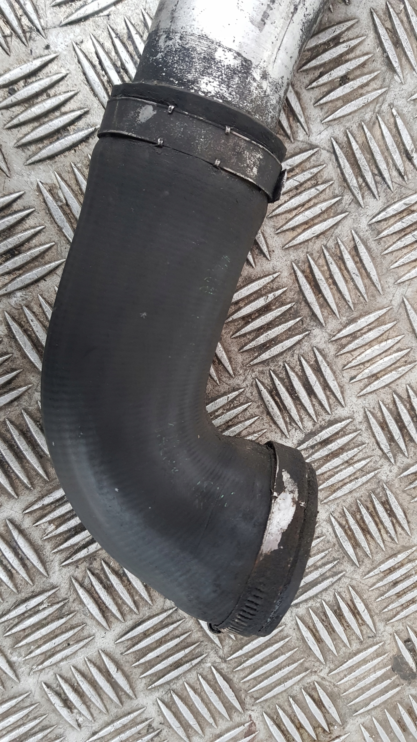 BMW E39 2.5 TDS Schlauch intercooler luft