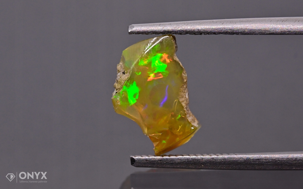 Opal z Etiopie hrudky 10,5x7,5 mm
