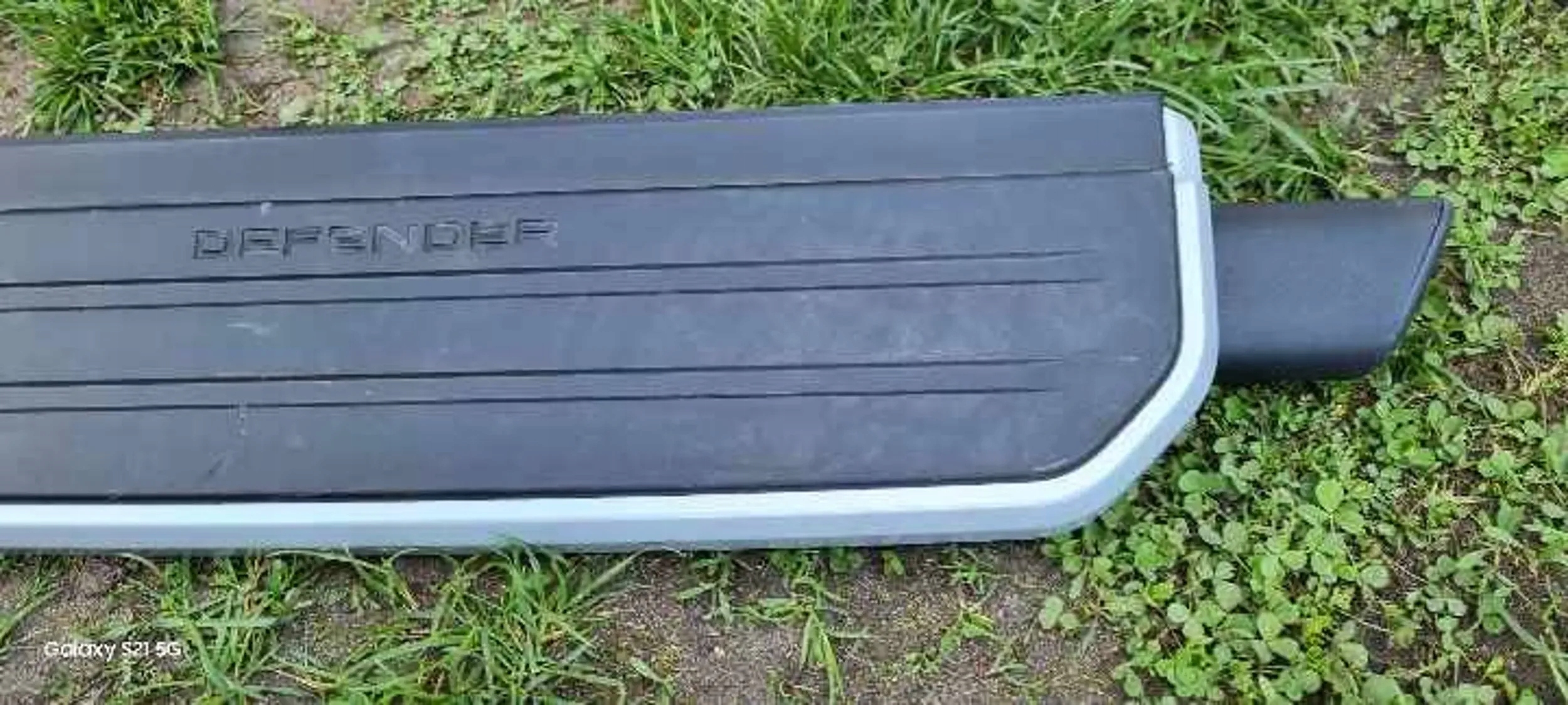 Land Rover Defender LISTWA PROGOWA PRÓG LEWY Producent części Land Rover OE