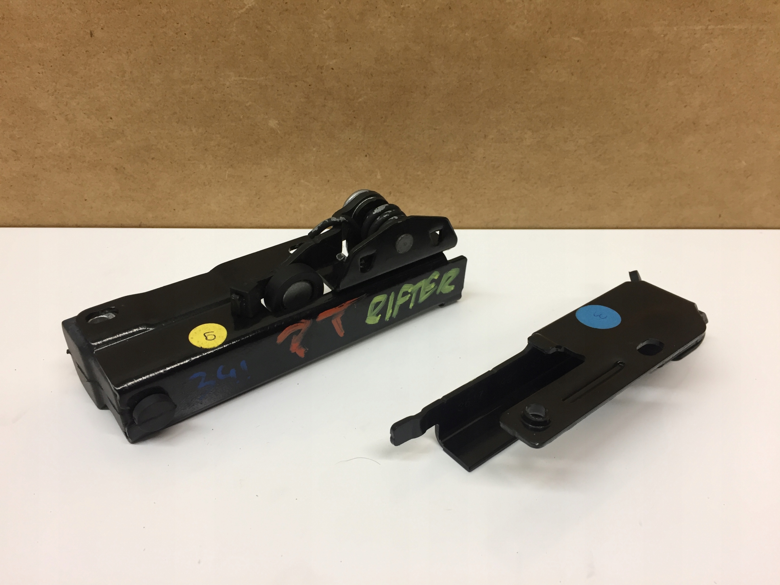 9821949180 - PEUGEOT RIFTER ТЕЛЕЖКА + ОГРАНИЧИТЕЛЬ ДВЕРИ ПРАВАЯ СТОРОНА