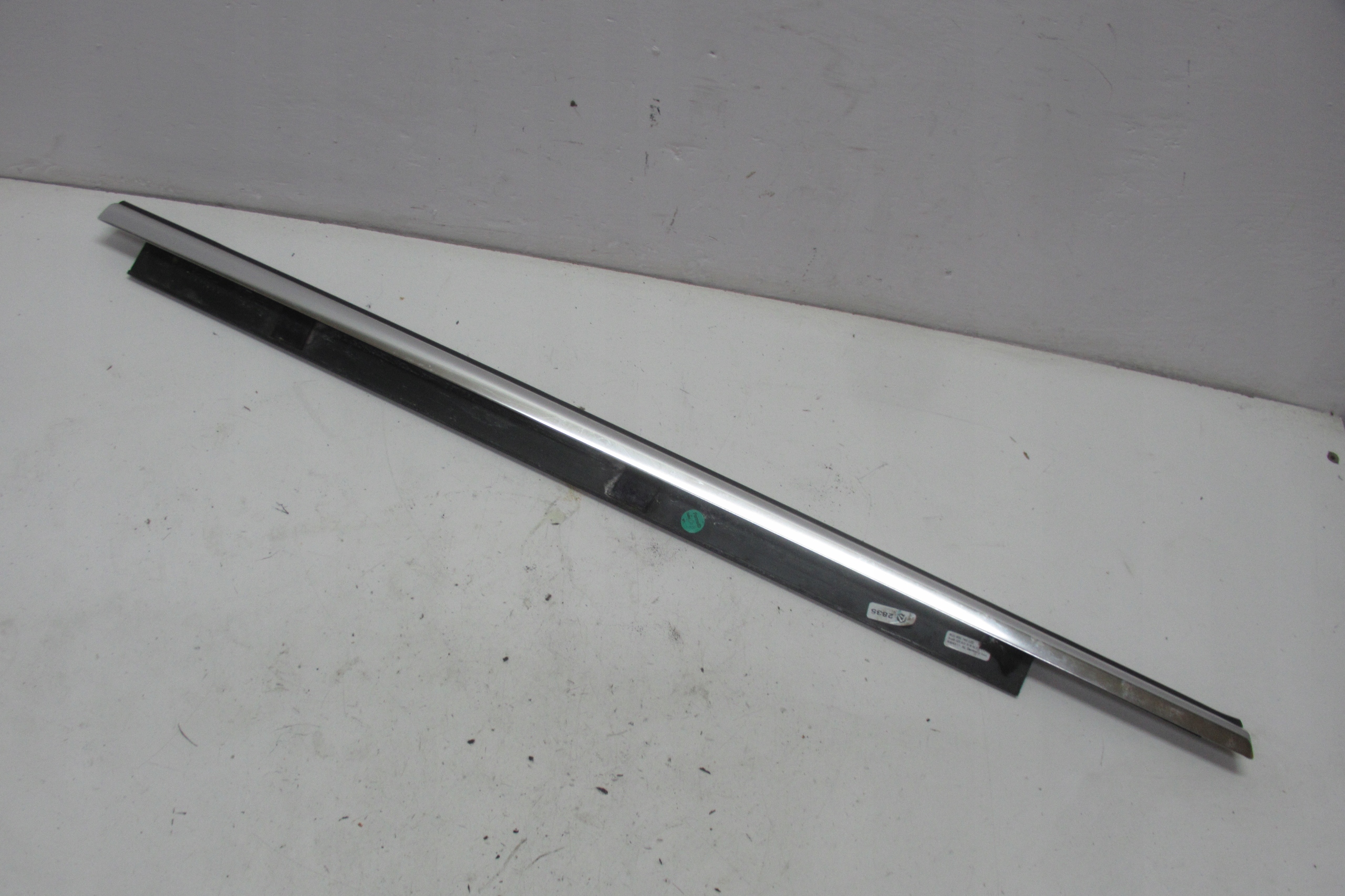 AUDI Q3 11R moulding dust left rear part 8U085376