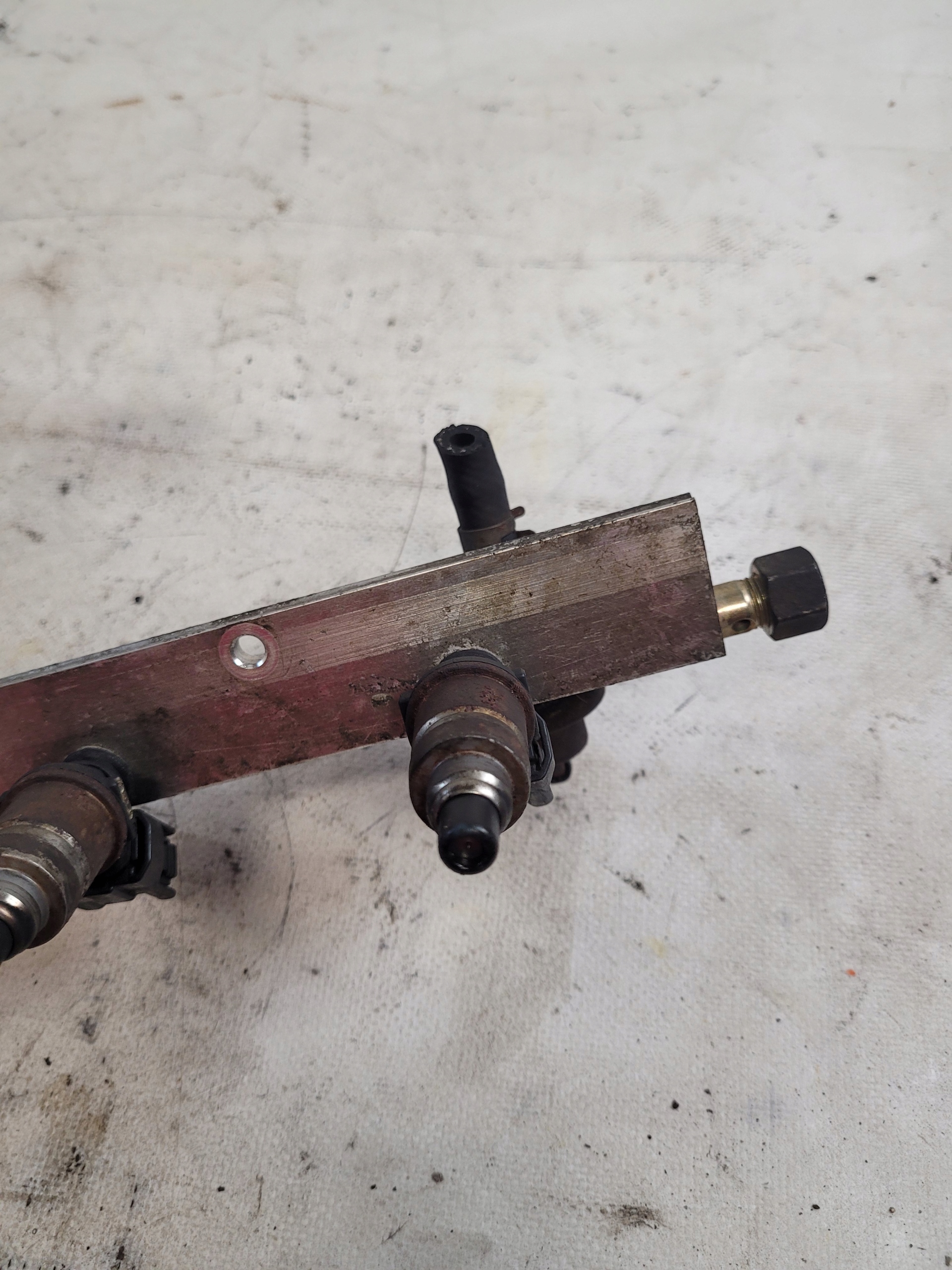 Rampe injection + Injecteurs HONDA CIVIC VI 1.4B 97r.