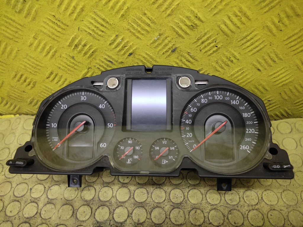 VW PASSAT B6 2.0 TDI dials A2C53145550
