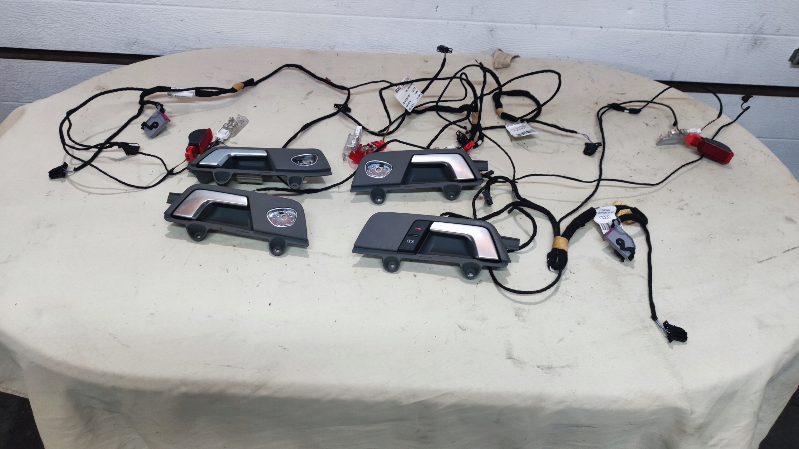 Дверні ручки з підсвічуванням Audi A4 S4 B6 B7 Європа