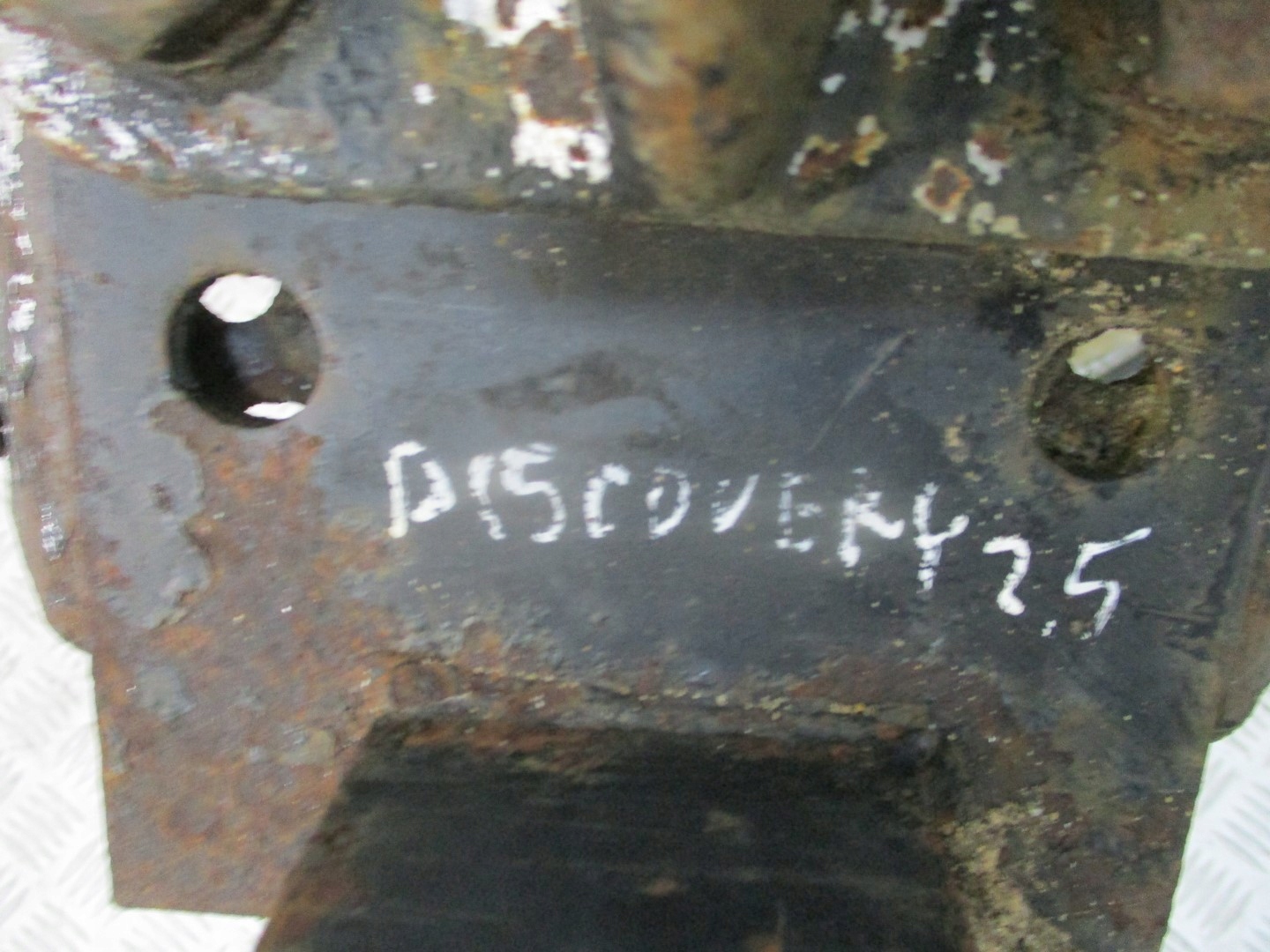 HAK HOLOWNICZY LAND ROVER DISCOVERY Strona zabudowy tył