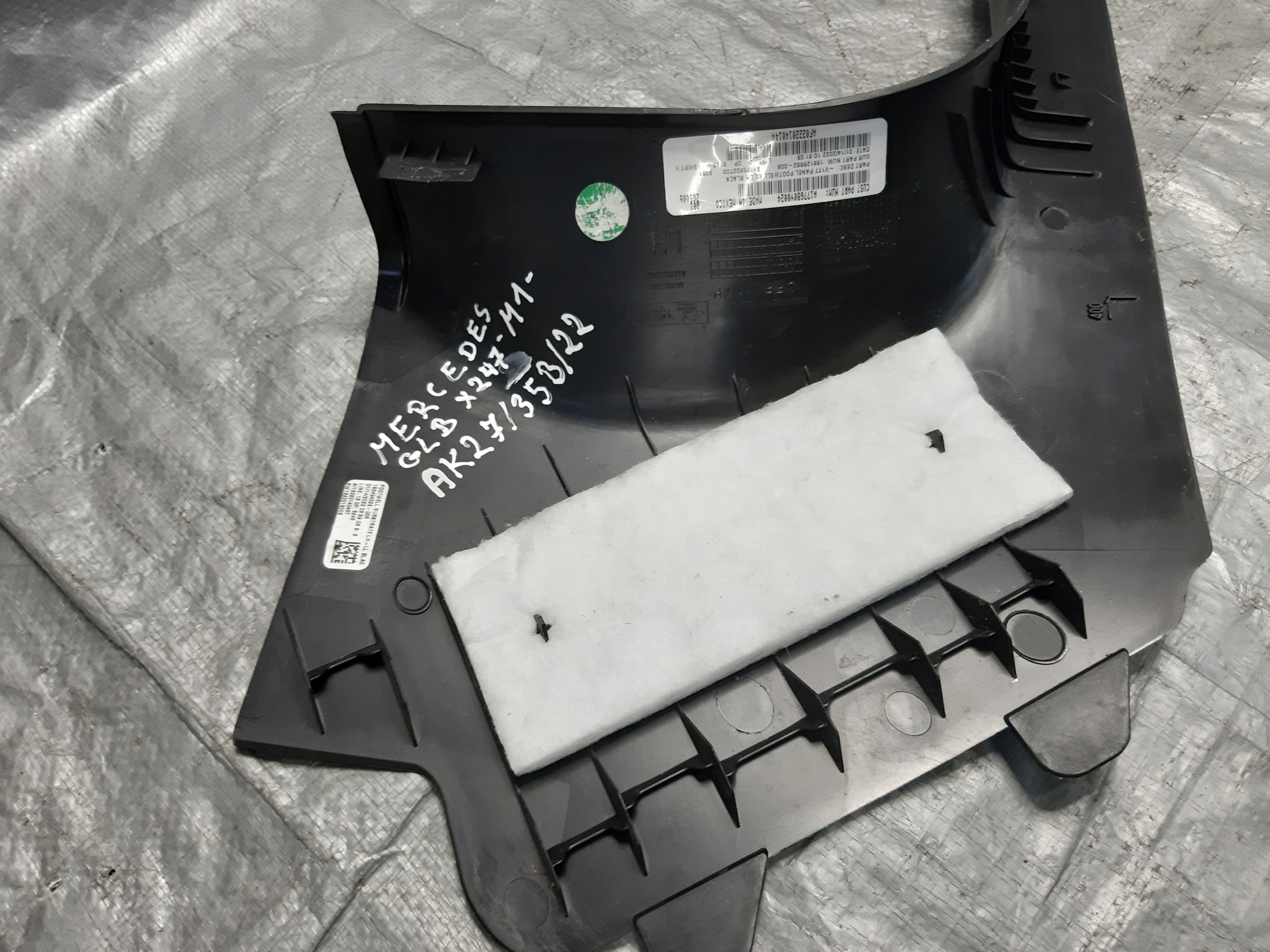 MERCEDES GLB X247 cover of the threshold moulding left front